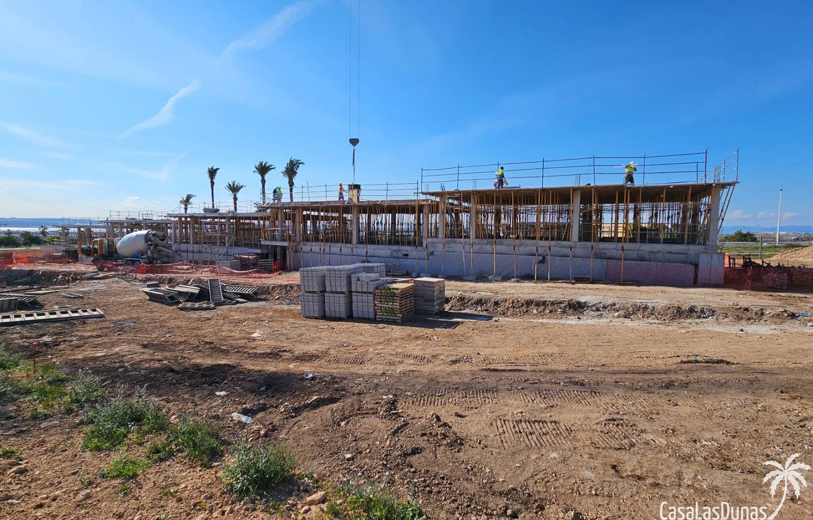 Diese wunderschönen Villen mit überdachter Garage und privatem Swimmingpool werden in der Nähe des Quiron-Krankenhauses gebaut. Das Projekt wird aus