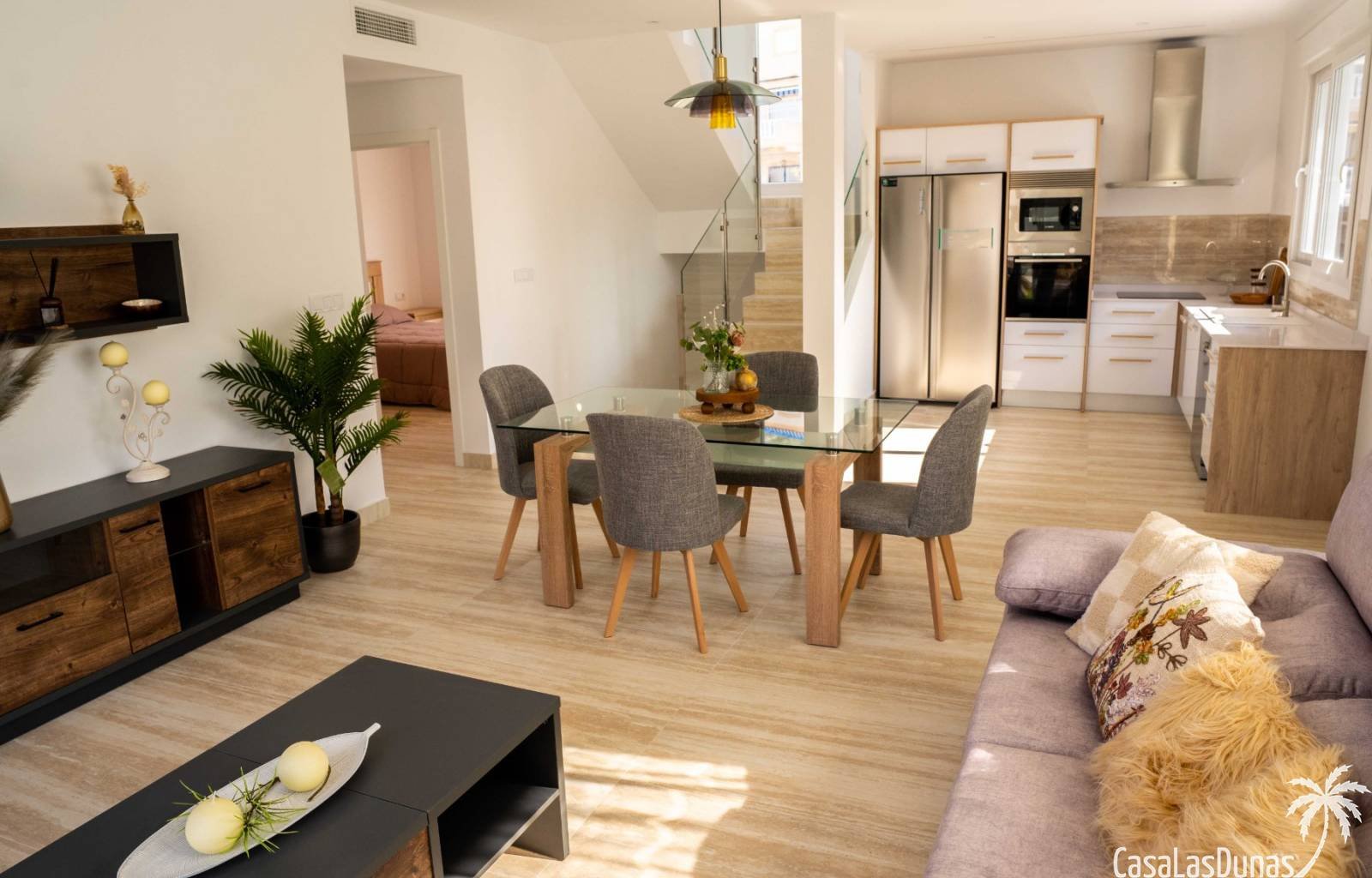 Diese Villa ist schlüsselfertig und sofort bezugsfertig! Sie befindet sich am Golfplatz La Marquesa in Quesada. Sie besteht aus drei Ebenen: einem Un