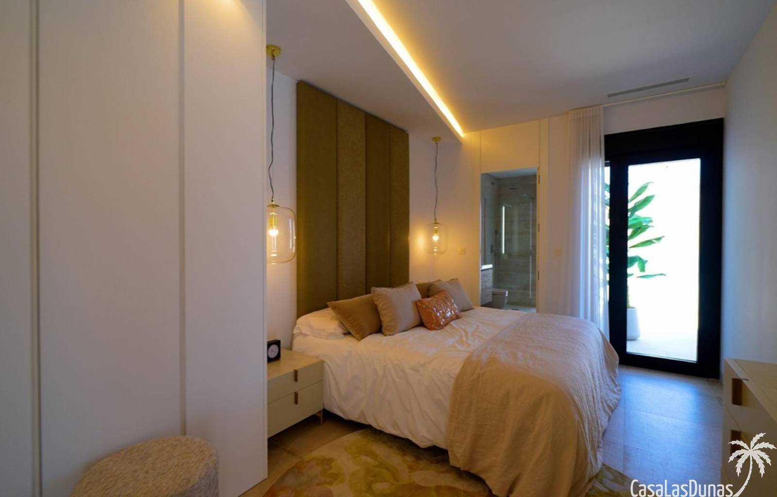 Deze exclusieve villas beschikken over 3 slaapkamers en 3 badkamers, én buitenzwembad, een carport en een fraai aangelegde tuin. Gelegen in het zonni