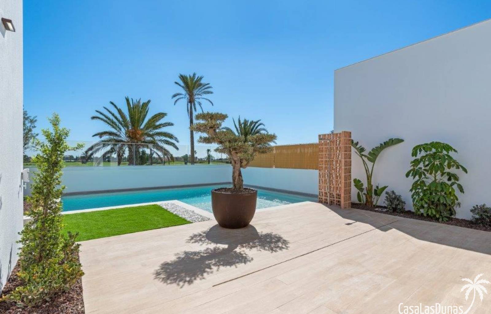 Direkt am Golfplatz und nicht weit vom schönen Mar Menor entfernt befindet sich dieses Projekt im Bau, in dem 2 Wohnblöcke und 9 Einfamilienhäuser zu