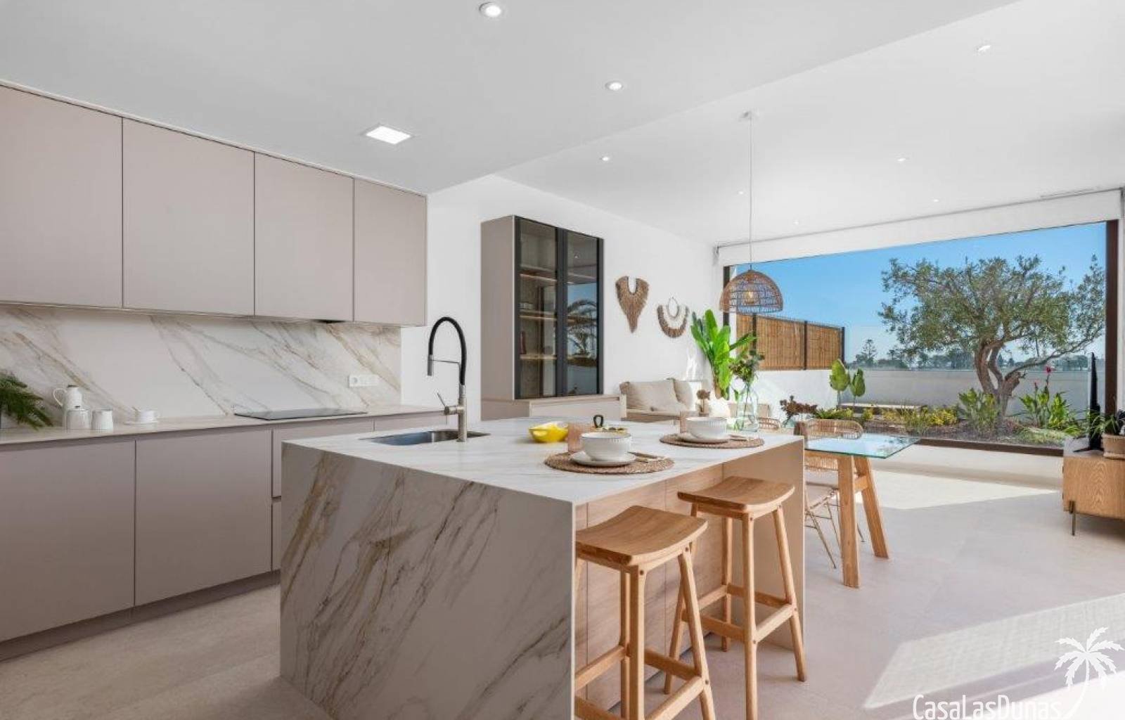Direkt am Golfplatz und nicht weit vom schönen Mar Menor entfernt befindet sich dieses Projekt im Bau, in dem 2 Wohnblöcke und 9 Einfamilienhäuser zu