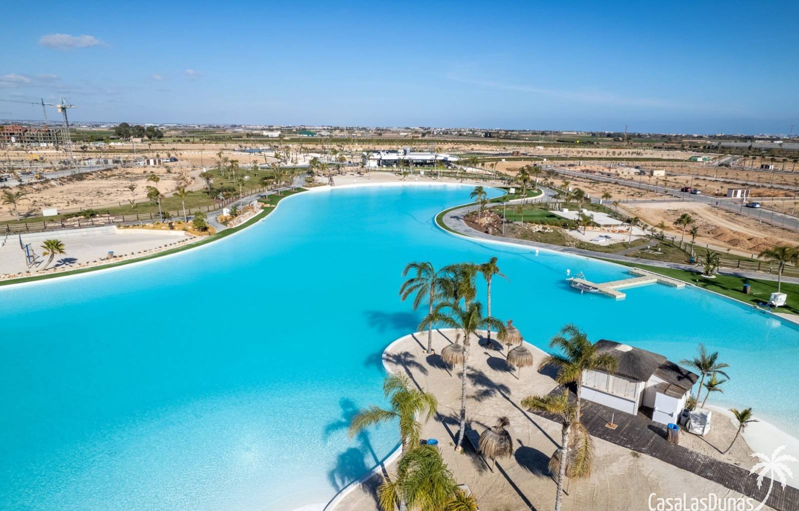 Im paradiesischen Santa Rosalia Resort entstehen 6 Villen mit jeweils 3 Schlafzimmern und 2 Bädern. Im Außenbereich finden Sie eine großzügige Terras