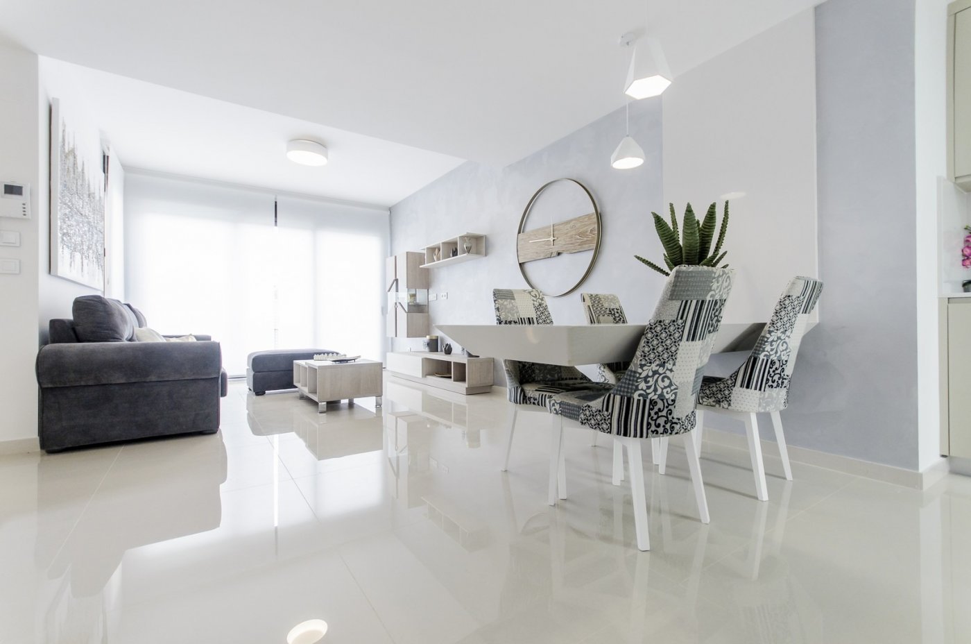 NEUBAU VON VILLEN IN SAN MIGUEL DE SALINAS
 
 Neubau Villen mit 4 Schlafzimmern und 3 Bädern, offene Küche mit Wohn-Esszimmer.
 
 Alle Vi