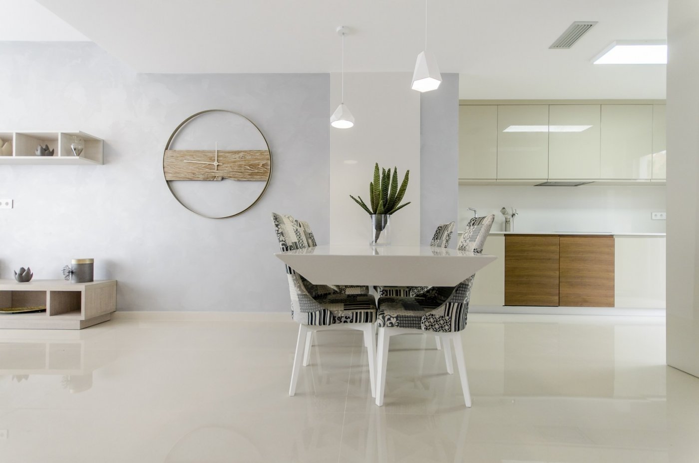 NEUBAU VON VILLEN IN SAN MIGUEL DE SALINAS
 
 Neubau Villen mit 4 Schlafzimmern und 3 Bädern, offene Küche mit Wohn-Esszimmer.
 
 Alle Vi