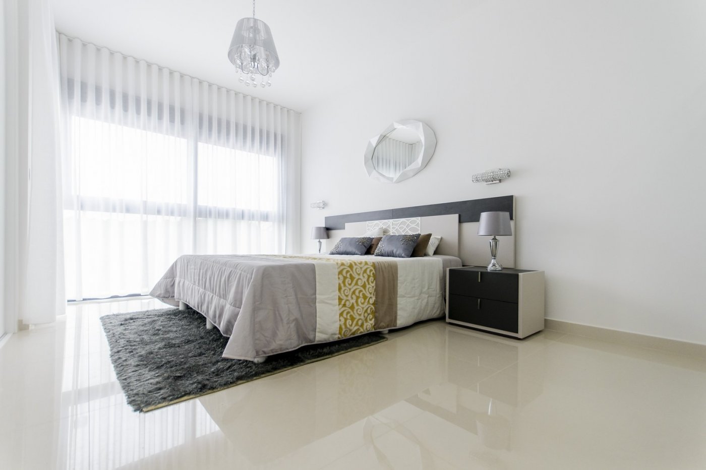 NEUBAU VON VILLEN IN SAN MIGUEL DE SALINAS
 
 Neubau Villen mit 4 Schlafzimmern und 3 Bädern, offene Küche mit Wohn-Esszimmer.
 
 Alle Vi