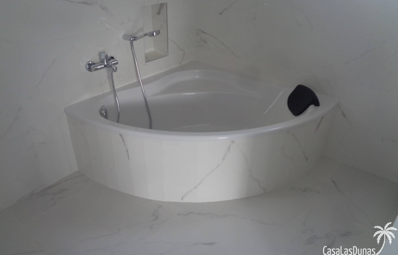 Bauen Sie Ihre eigene Traumvilla in Pinoso ! Es besteht die Möglichkeit, zwischen einem traditionellen Baustil und einem modernen Stil zu wählen. Das
