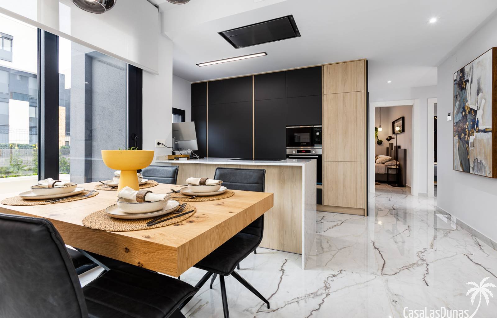 Wir bieten Ihnen einen schönen neuen Komplex bestehend aus Apartments mit Terrasse, 2 Schlafzimmern und 2 Bädern, einem Gemeinschaftspool und einem P