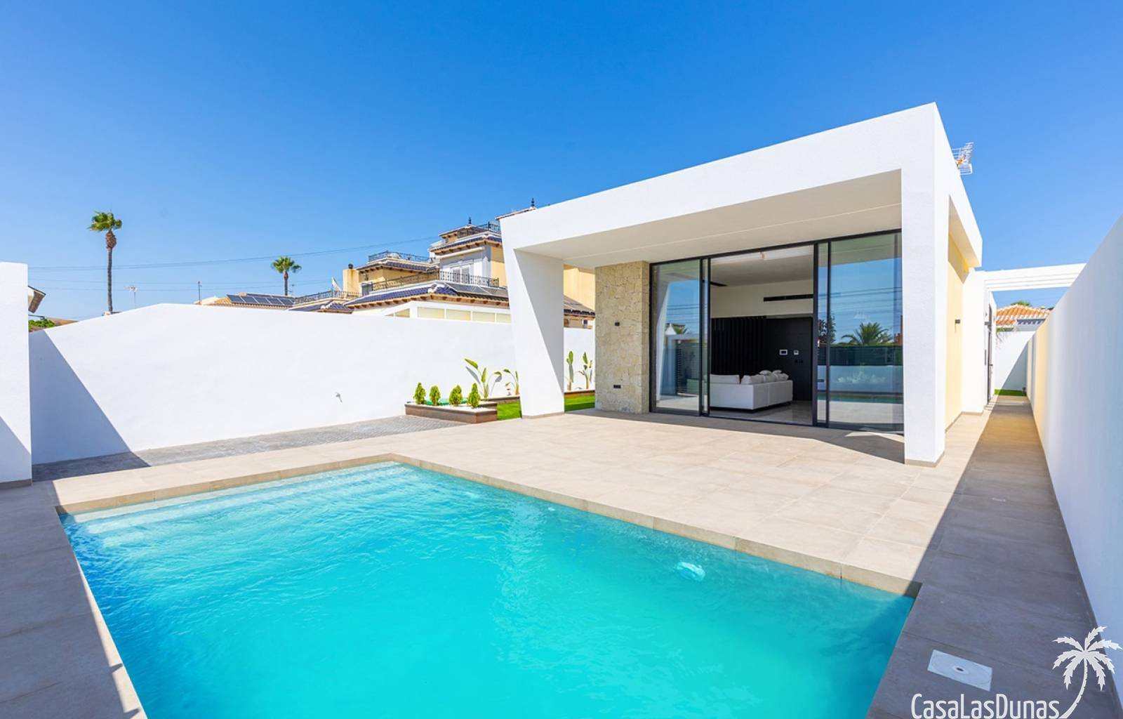 Tauchen Sie ein in eine Welt voller Komfort und Eleganz mit diesen neuen Villen in Los Balcones, Torrevieja. In einer ruhigen und exklusiven Gegend g