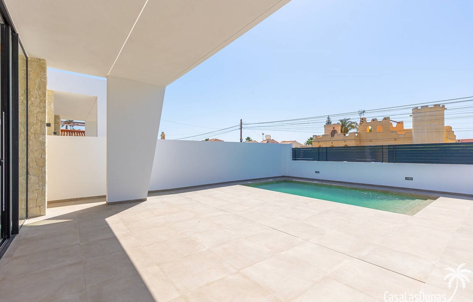 Tauchen Sie ein in eine Welt voller Komfort und Eleganz mit diesen neuen Villen in Los Balcones, Torrevieja. In einer ruhigen und exklusiven Gegend g