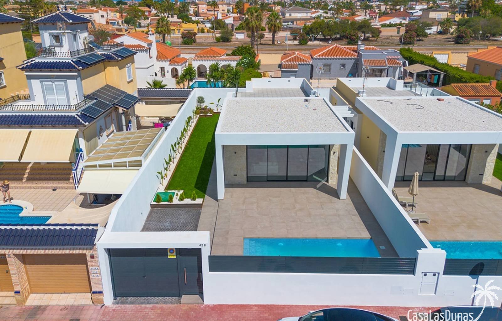Tauchen Sie ein in eine Welt voller Komfort und Eleganz mit diesen neuen Villen in Los Balcones, Torrevieja. In einer ruhigen und exklusiven Gegend g