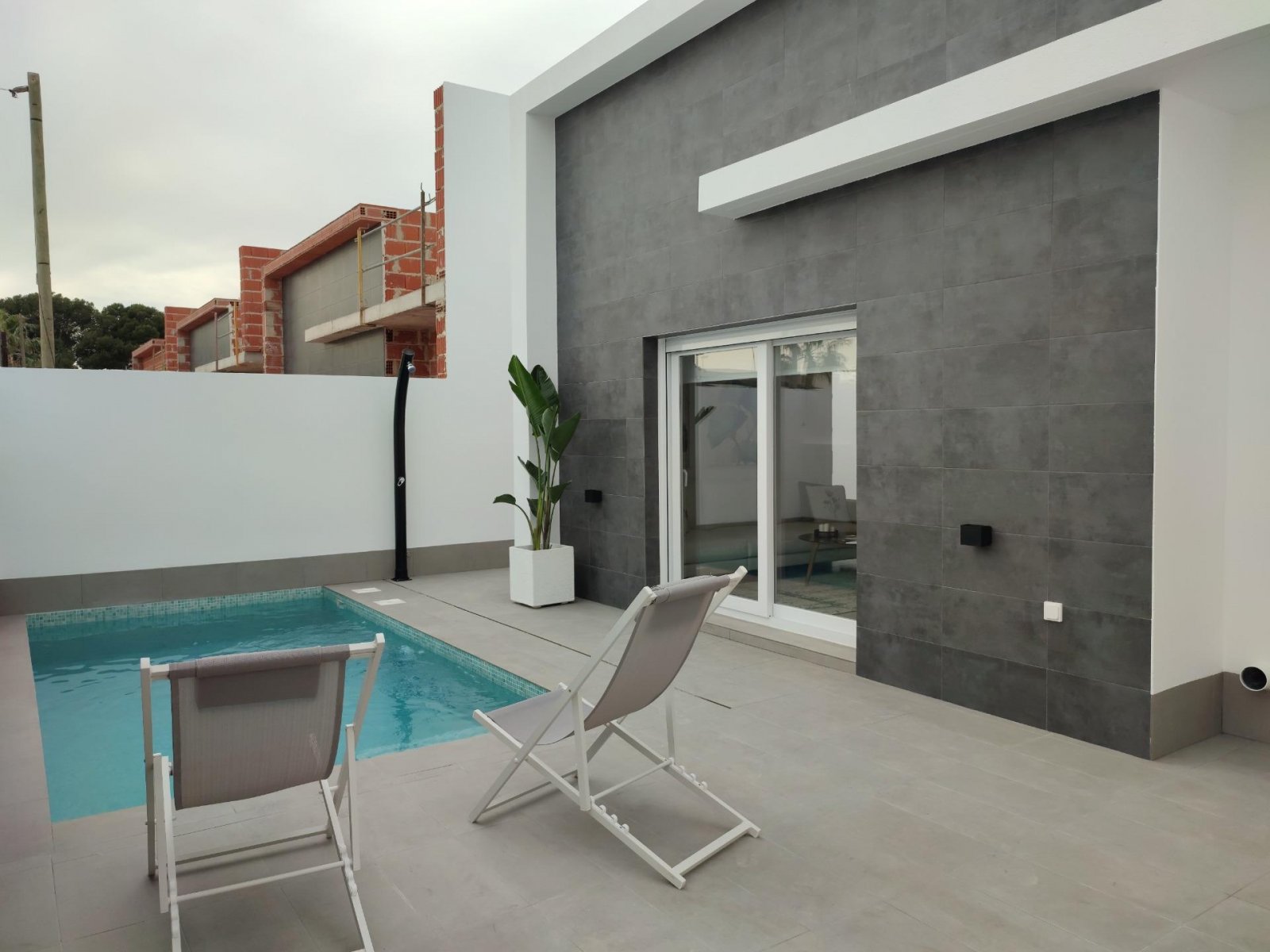 NEU GEBAUTE EINSTÖCKIGE VILLEN IN BALSICAS, MURCIA
 Neubau Wohnanlage verfügt über 6 einstöckige freistehende Villen, mit Terrassenberei