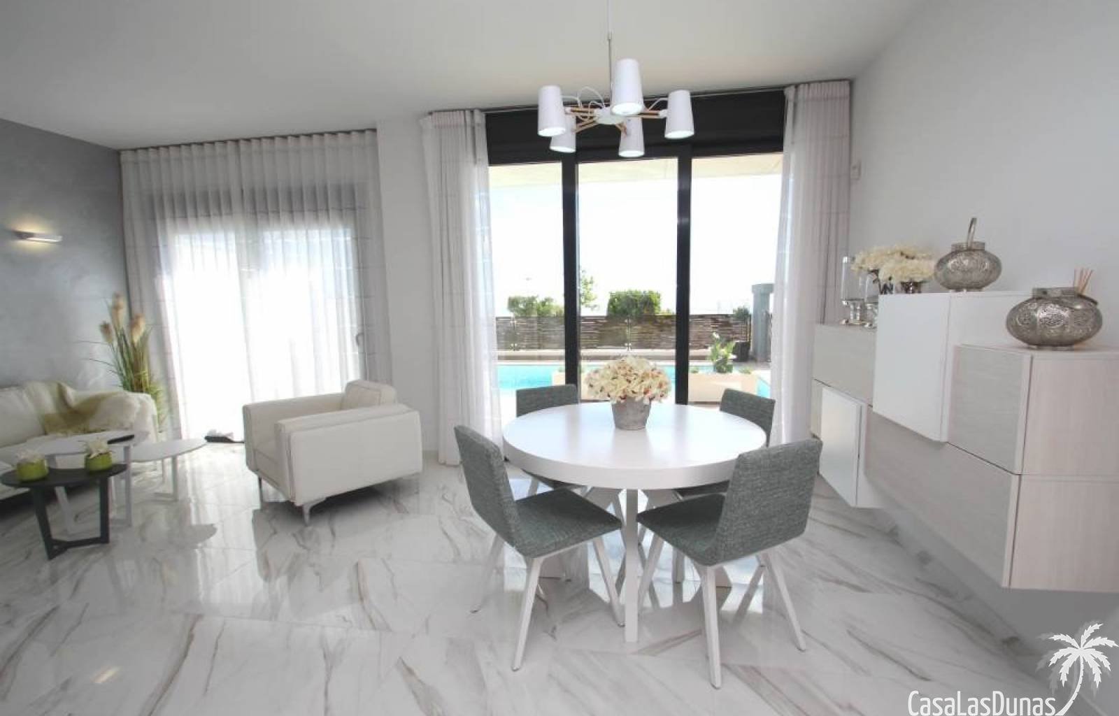 Sie können aus 5 verschiedenen Modellen in diesem exklusiven Wohnprojekt mit großen Grundstücken in Strandnähe und mit Meerblick wählen. Diese Villa