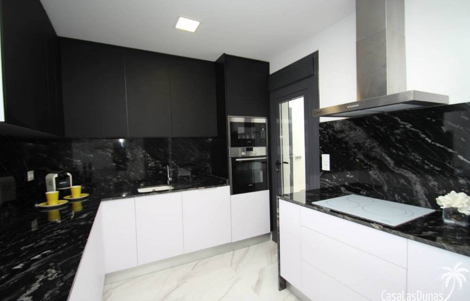 Sie können aus 5 verschiedenen Modellen in diesem exklusiven Wohnprojekt mit großen Grundstücken in Strandnähe und mit Meerblick wählen. Diese Villa