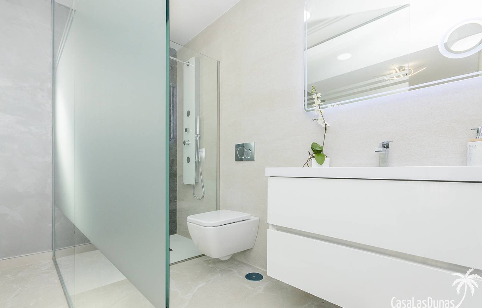 Diese neue Residenz der Phase III hat ein modernes Aussehen und wird aus insgesamt 12 Luxusapartments bestehen. Die Erdgeschosswohnungen verfügen übe