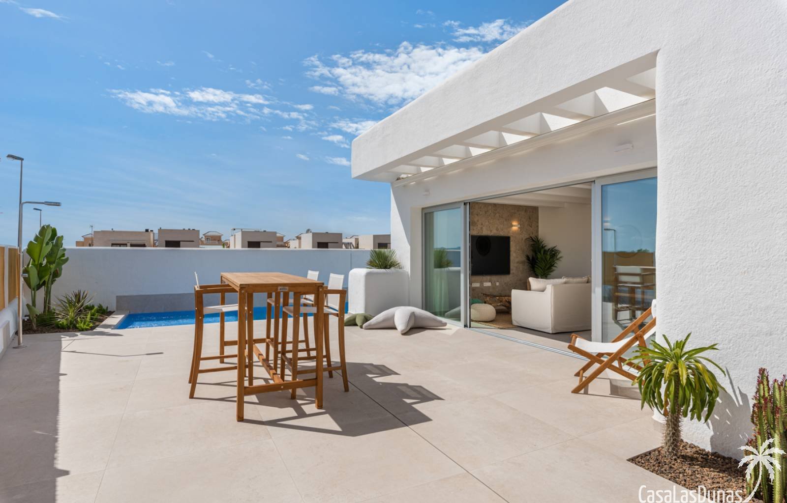 Verwirklichen Sie Ihren Traum und genießen Sie diesen wunderschönen Bungalow mit eigenem Swimmingpool, Hauptschlafzimmer mit eigener begehbarer Dusch