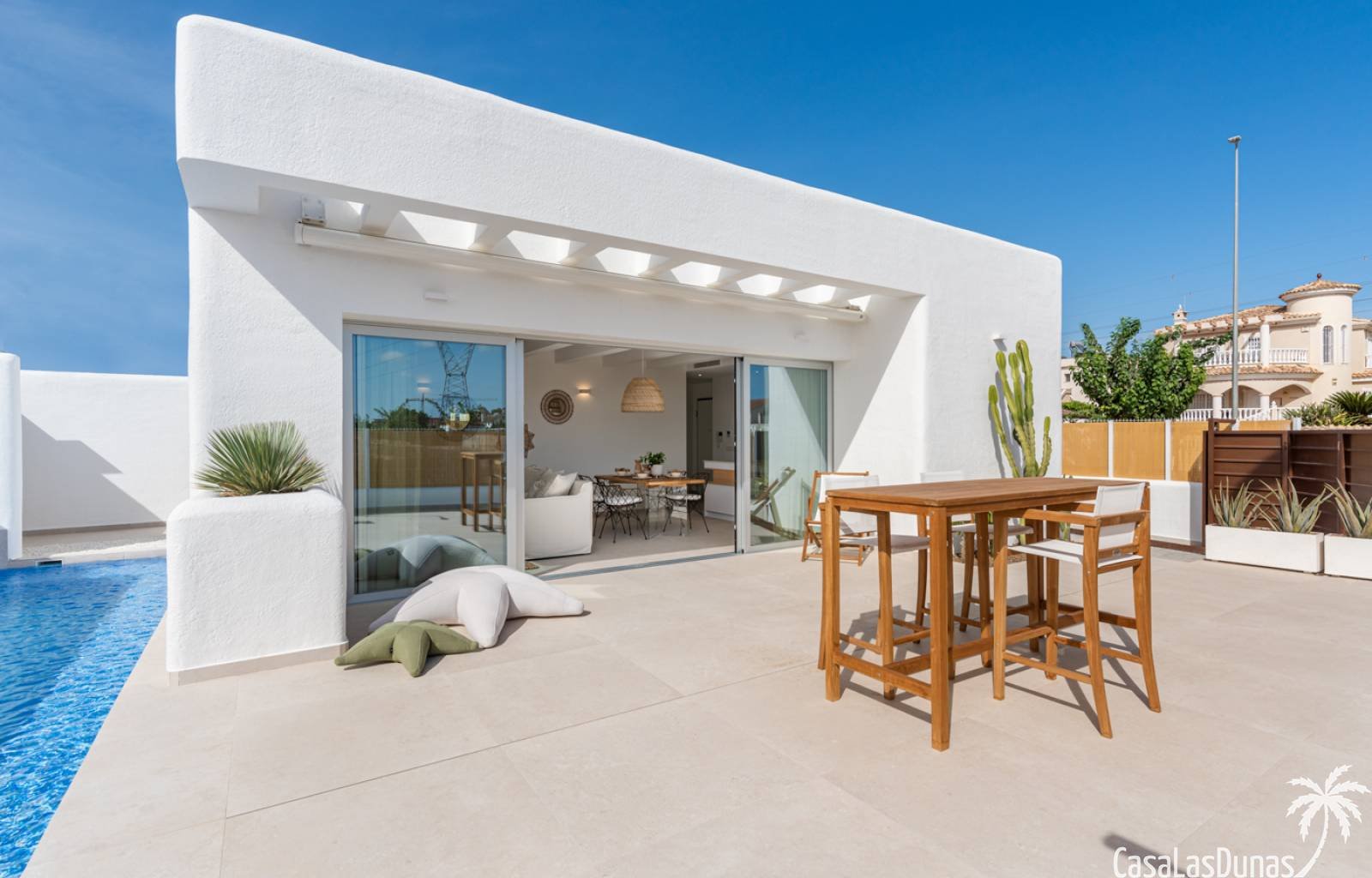 Verwirklichen Sie Ihren Traum und genießen Sie diesen wunderschönen Bungalow mit eigenem Swimmingpool, Hauptschlafzimmer mit eigener begehbarer Dusch