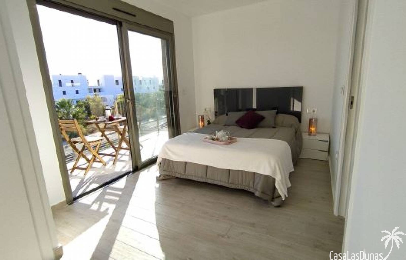 Wir freuen uns, eine neue Phase an Villen in dieser wunderschönen Gegend von Villamartin anbieten zu können. Jede Villa besteht aus 4 Schlafzimmern u