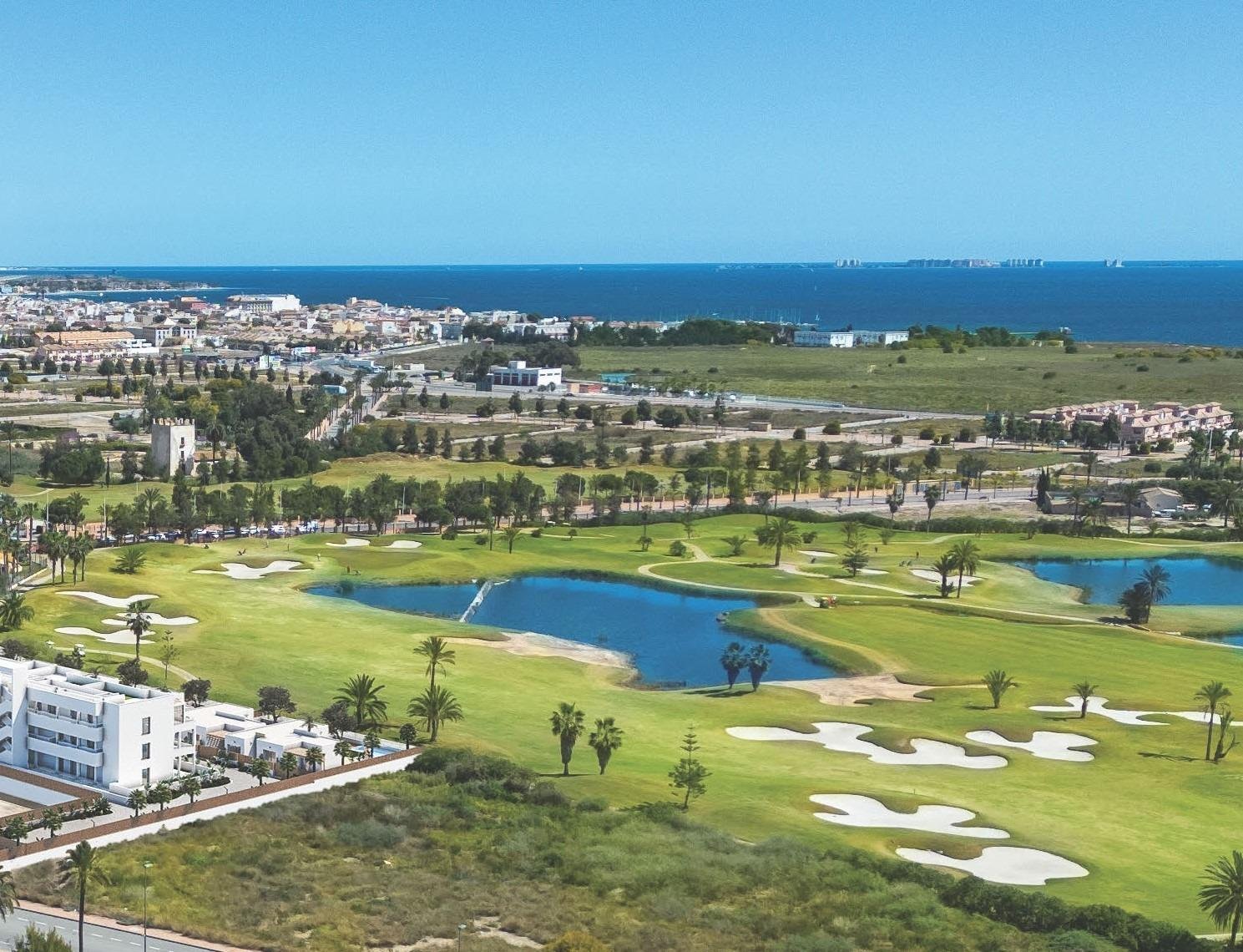 IBICENCAN STYLE NEU GEBAUT VILLEN IN SERENA GOLF LOS ALCAZARES - nur 1km vom Strand entfernt!
Diese Villen im Ibiza-Stil sind über 2 Eta