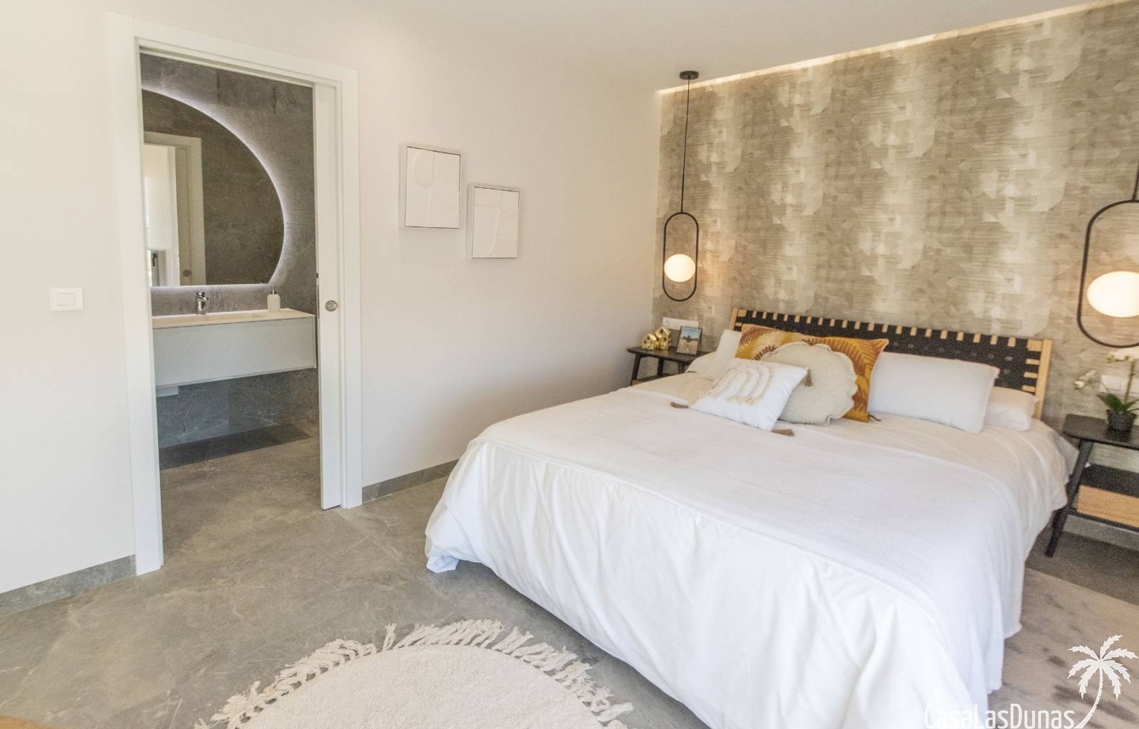 Schöne neue Villen von 128 m2 mit privatem Pool in Pilar de la Horadada. Die Häuser verfügen über 3 Schlafzimmer und 3 Badezimmer und verteilen sich