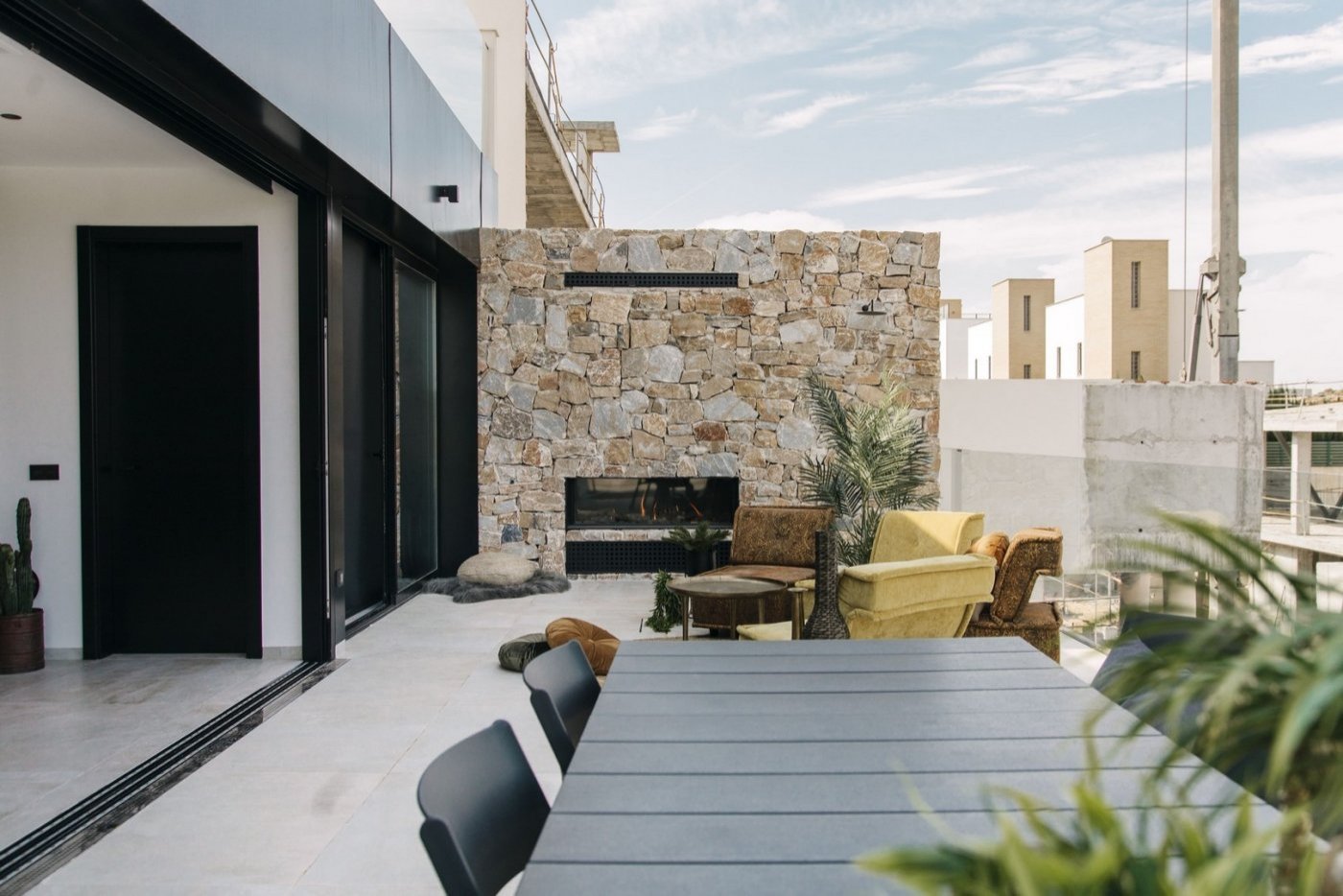 FANTASTISCHE EXKLUSIVE VILLA IN ROJALES MIT PRIVATEM POOL UND GARTEN mit Meerblick.
Diese Villa mit einzigartigem und exklusivem Design