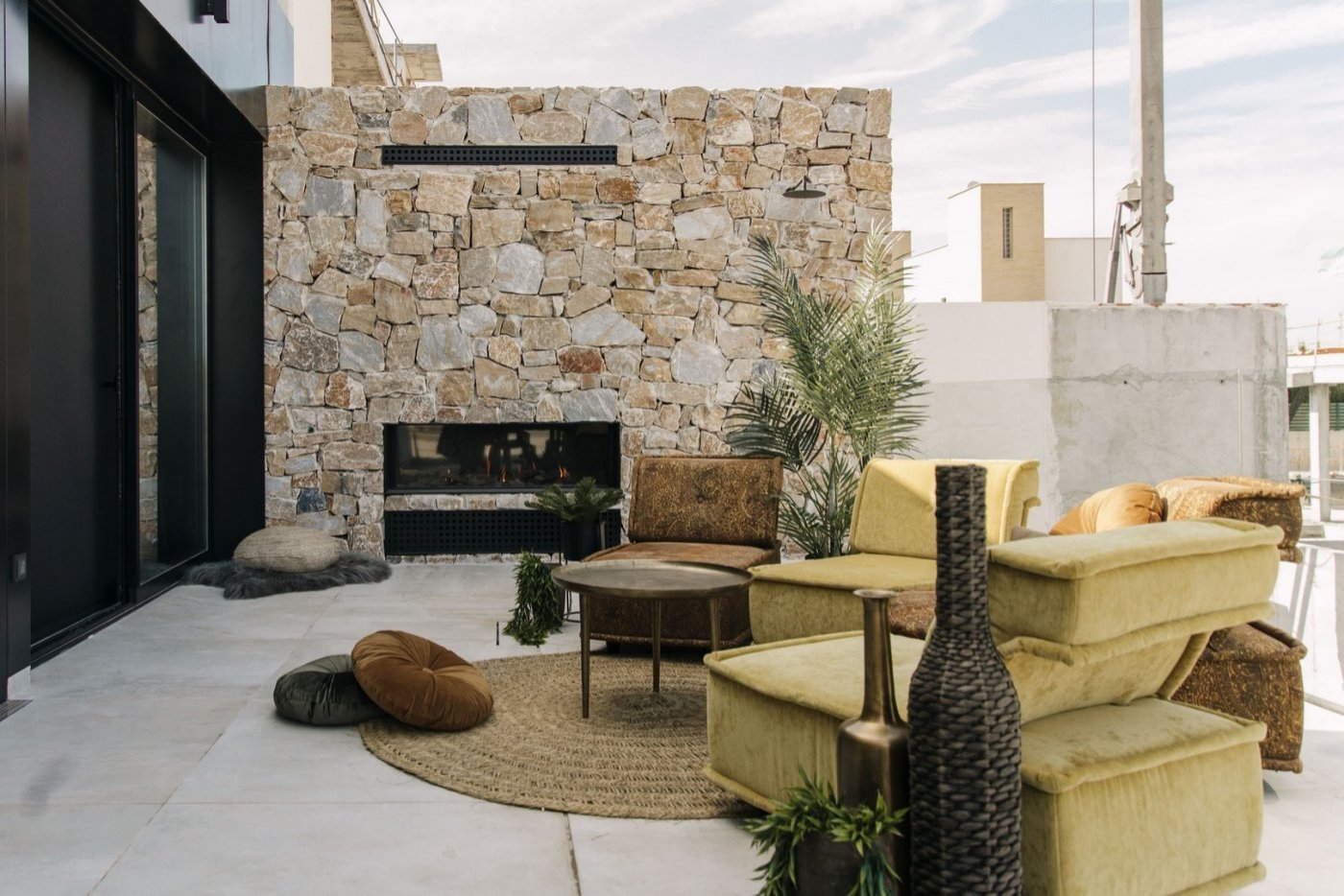 FANTASTISCHE EXKLUSIVE VILLA IN ROJALES MIT PRIVATEM POOL UND GARTEN mit Meerblick.
Diese Villa mit einzigartigem und exklusivem Design