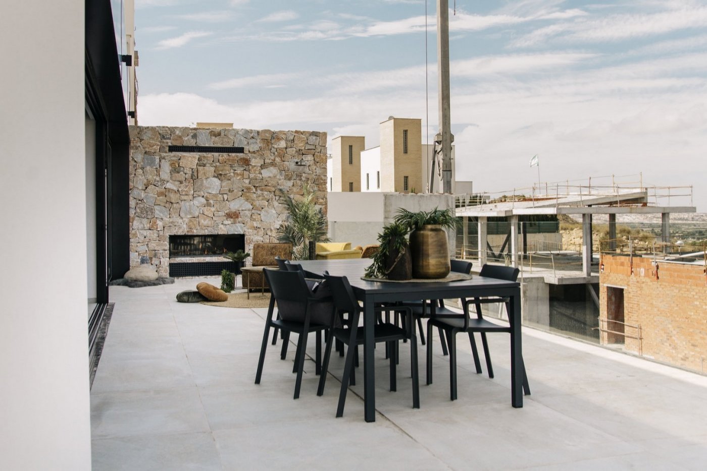 FANTASTISCHE EXKLUSIVE VILLA IN ROJALES MIT PRIVATEM POOL UND GARTEN mit Meerblick.
Diese Villa mit einzigartigem und exklusivem Design