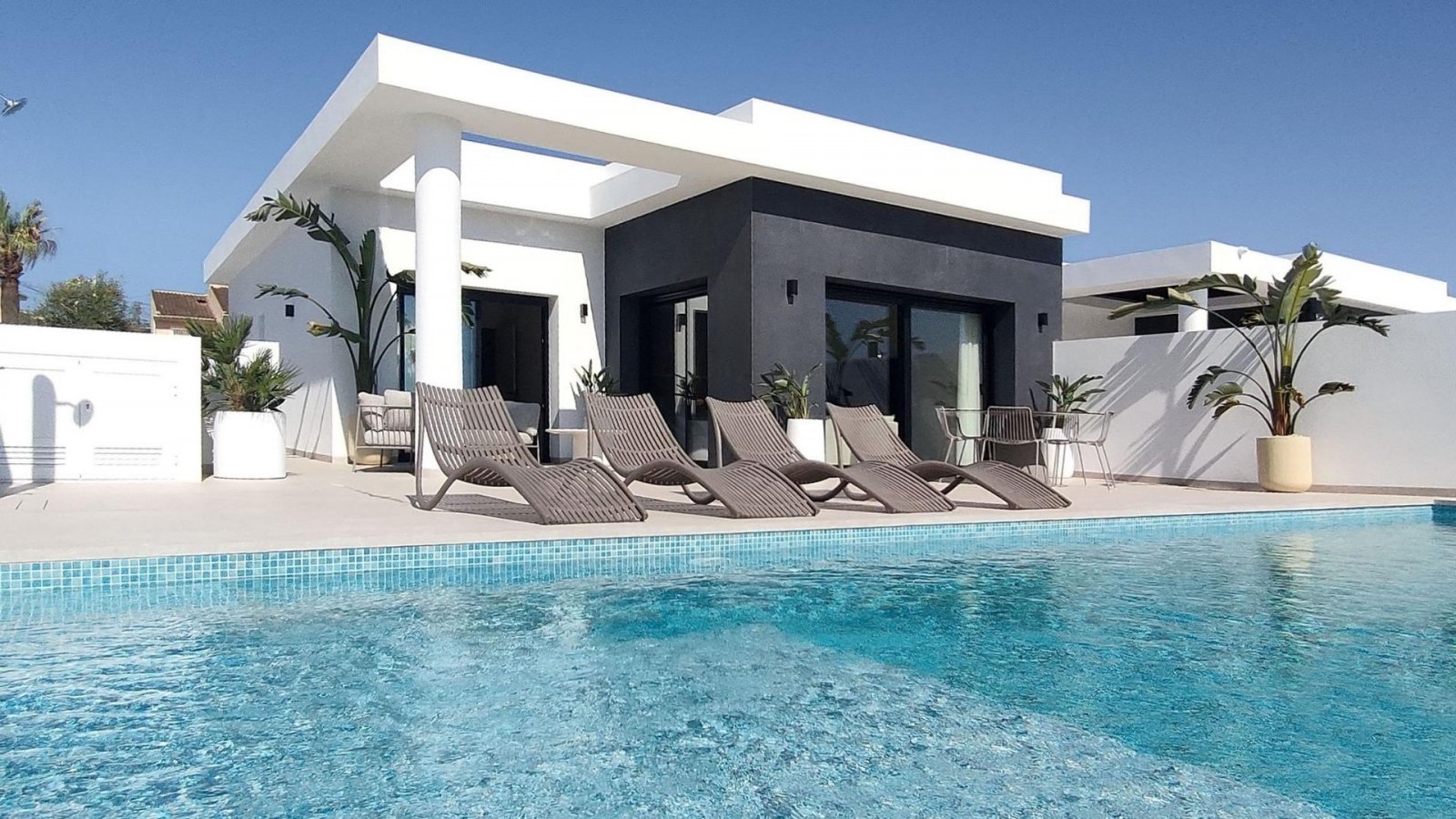 Moderne Luxusvilla mit Bergblick in Ciudad Quesada, Costa Blanca
Zeitgenössisches Design und außergewöhnlicher Komfort
Entdecken Sie die