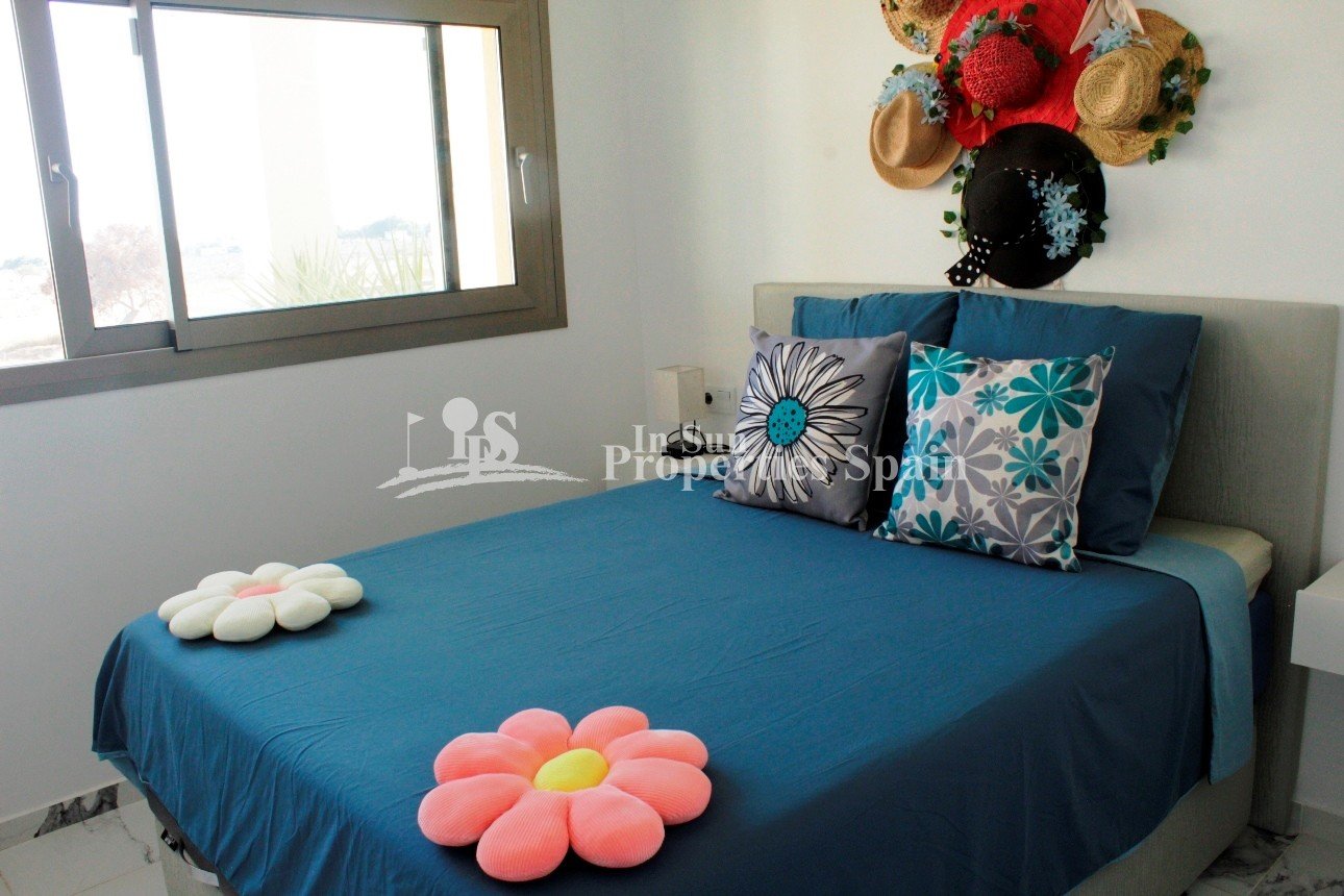 Erleben Sie modernes mediterranes Wohnen in diesem atemberaubenden Luxusapartment mit 2 Schlafzimmern in idealer Lage im Herzen von Villa