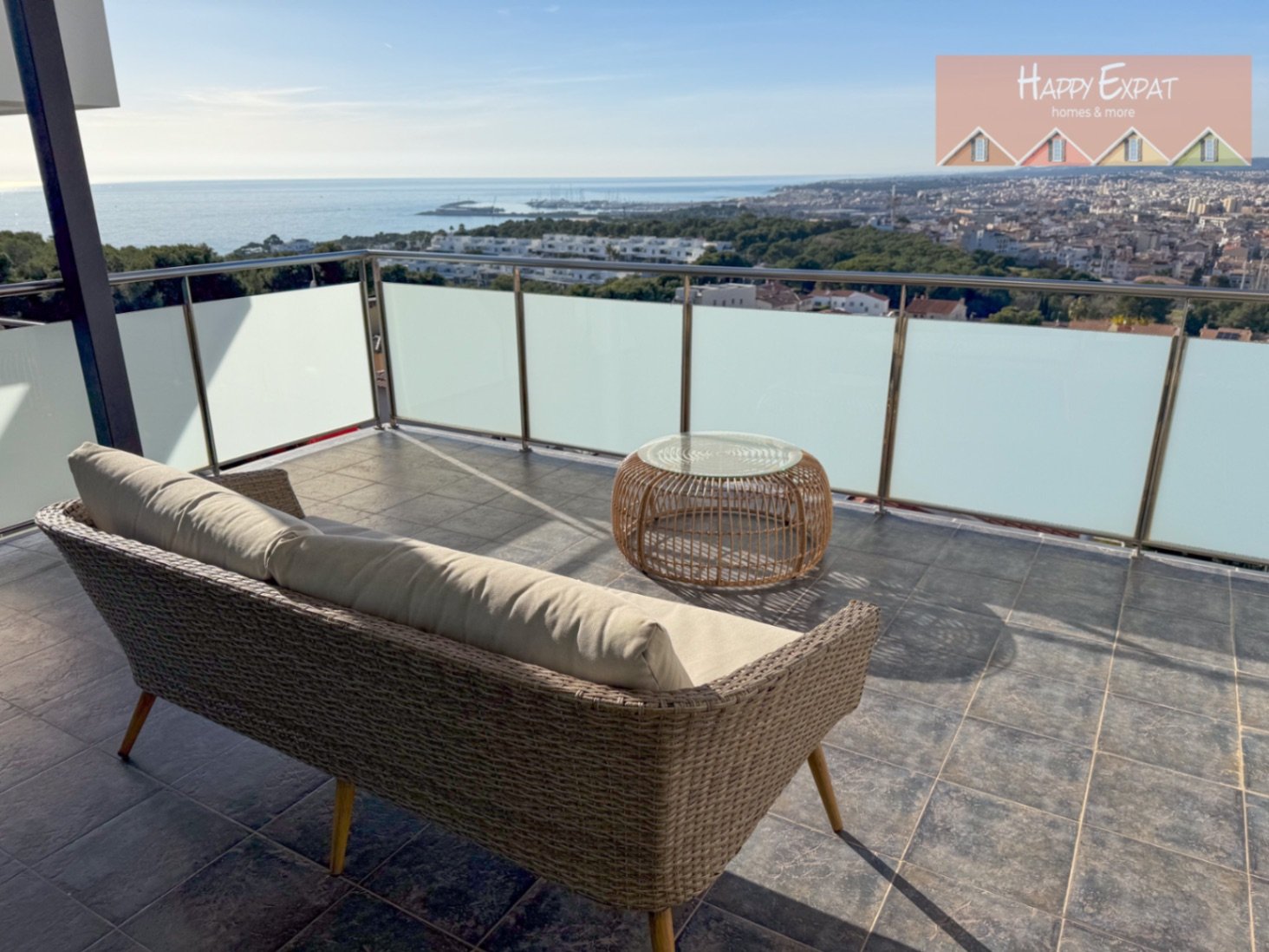 Sant Pere de Ribes: Villa Erin ist Ihr persönliches Stück Paradies! Diese helle, moderne, neu renovierte Villa befindet sich in bester Lage mit atemberaubendem Meerblick   Sant Pere de Ribes: Villa Erin ist Ihr persönliches Stück Paradies! Diese helle, moderne, neu renovierte Villa befindet sich in bester Lage mit atemberaubendem Meerblick