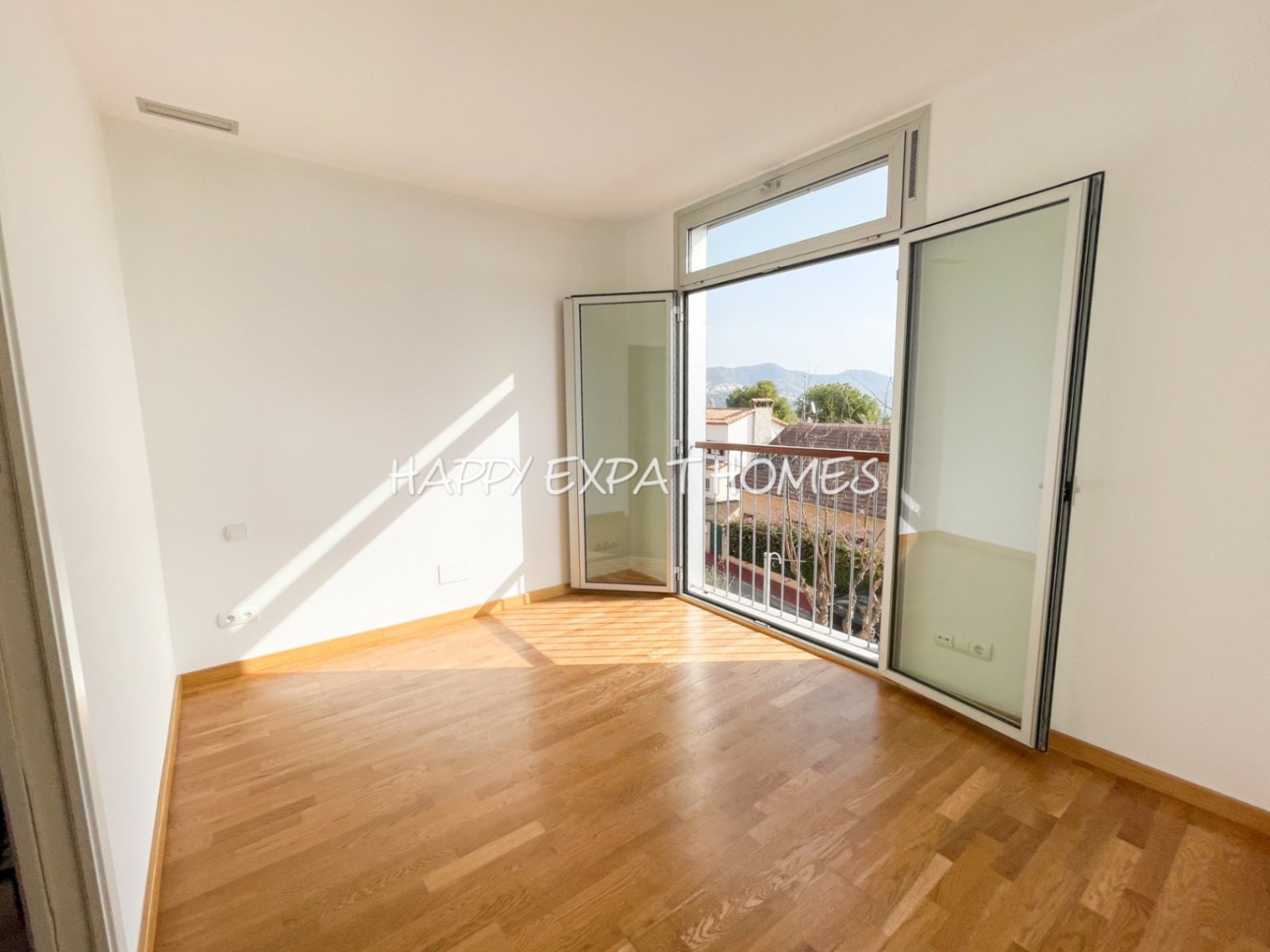 Langzeitmiete – Modernes Apartment in Vallpineda (Sant Pere de Ribes)
Verfügbar ab Mitte November 2025
Helles und geräumiges Apartment in der ruhigen