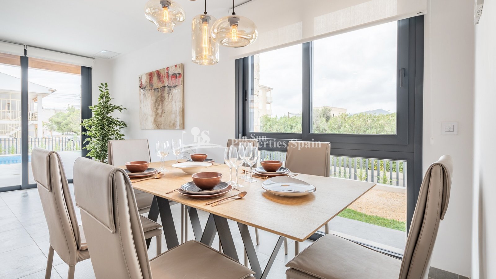Luz de Cala Ratjada ist eine Wohnanlage mit insgesamt 26 Einheiten, die aus Villen und Apartments bestehen, mit schöner Gartenanlage und