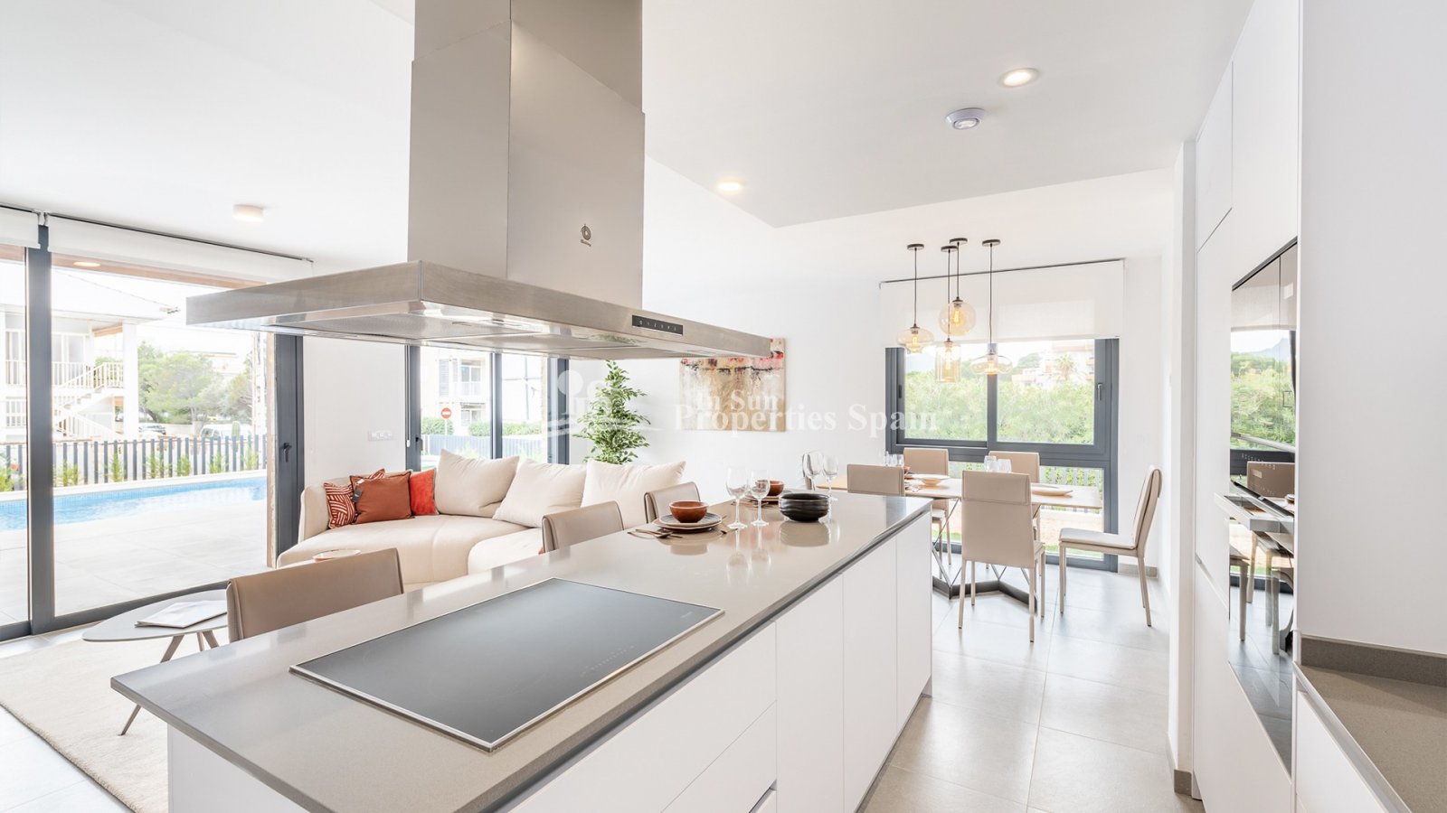 Luz de Cala Ratjada ist eine Wohnanlage mit insgesamt 26 Einheiten, die aus Villen und Apartments bestehen, mit schöner Gartenanlage und