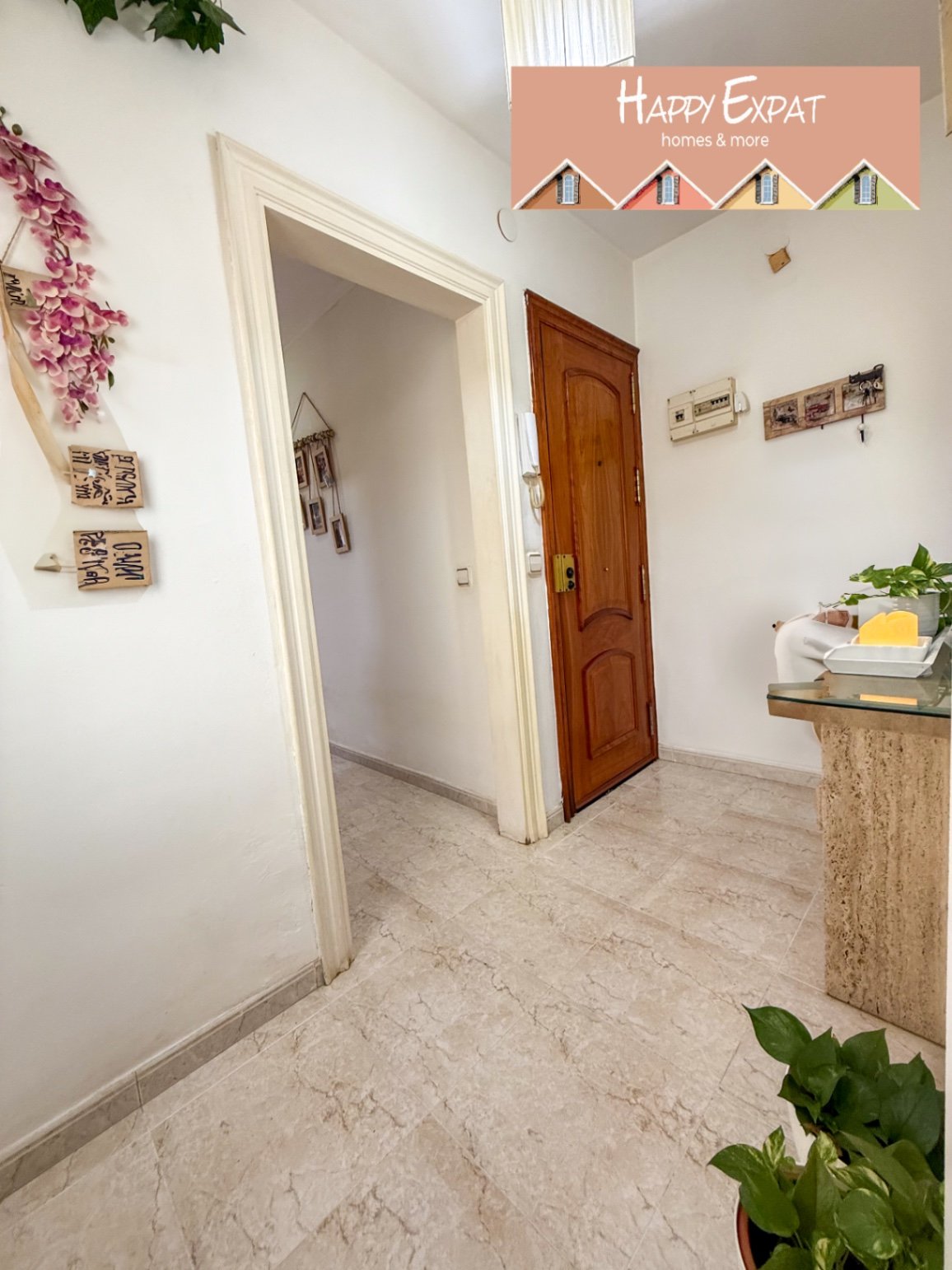 Entdecken Sie diese vielseitige Wohnung im Viertel Pueblo Seco in Sitges.
Das Anwesen bietet viel Potenzial, mit drei Schlafzimmern, einem lichtdu