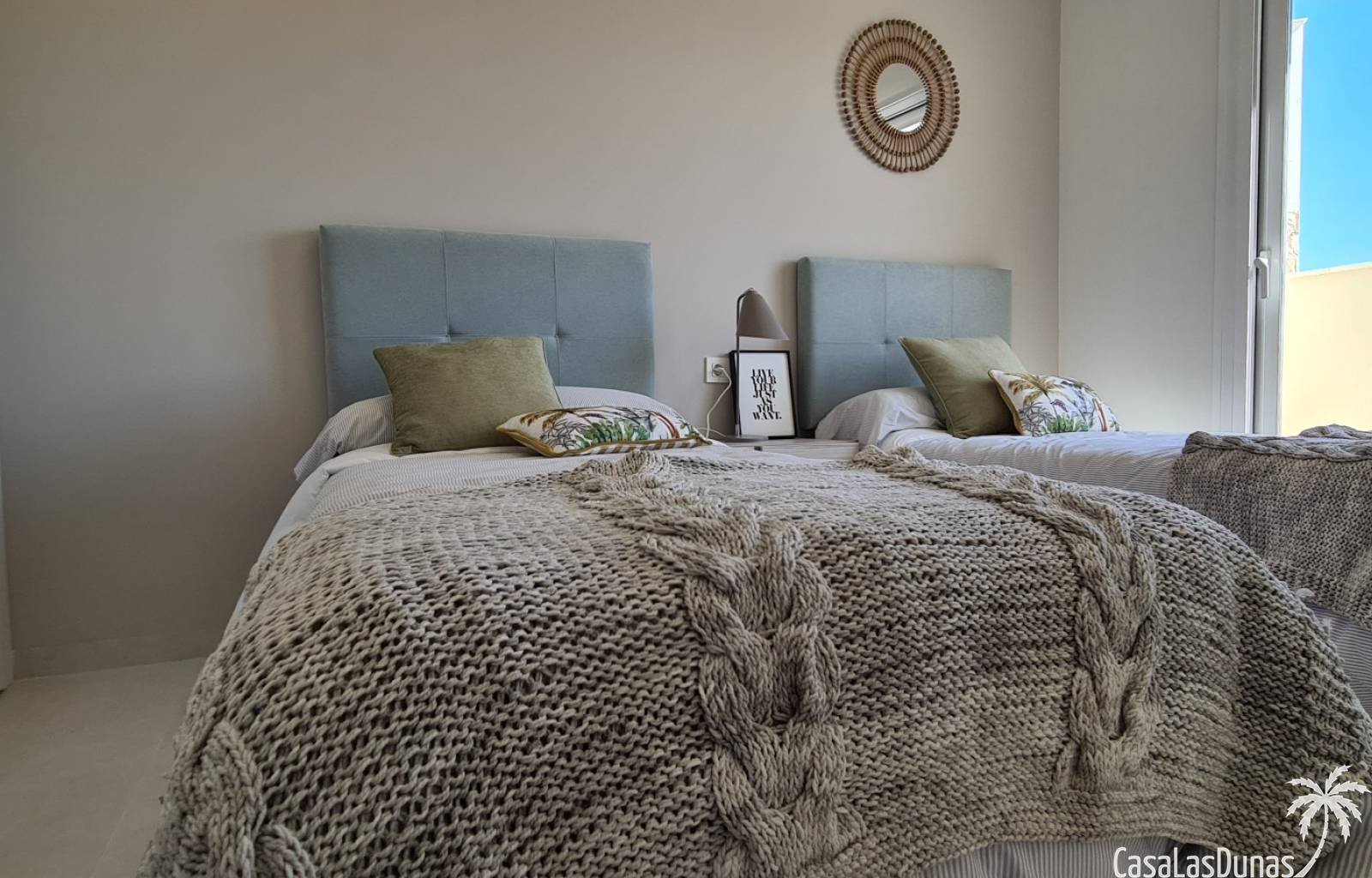 Diese prächtige private Wohnanlage, bestehend aus 114 Apartments mit 2 oder 3 Schlafzimmern (diese Seite gilt für die 3-Zimmer-Version), ist minimali
