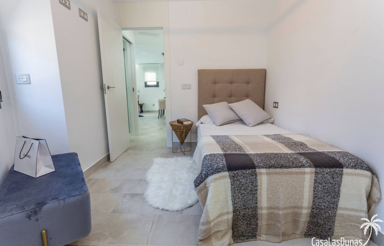 Diese beiden neu produzierten Luxusvillen befinden sich in der beliebten Strandgegend von La Mata. Die Häuser verfügen über drei Schlafzimmer und vie
