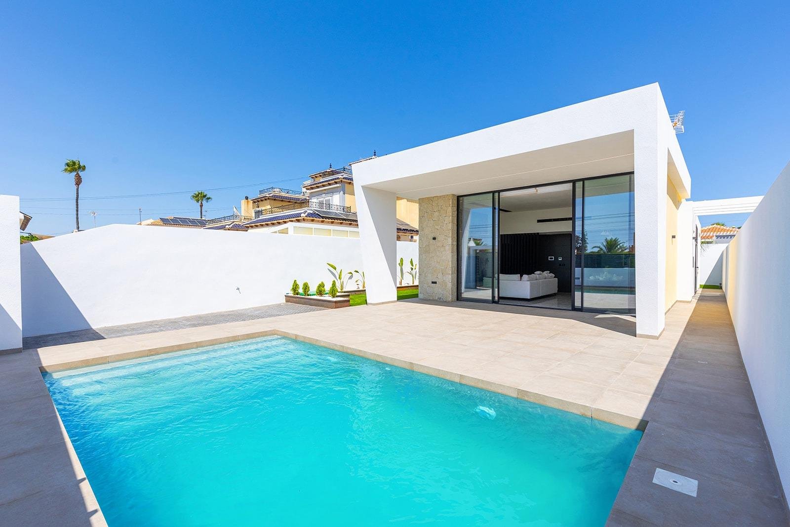 Neu gebaute einstöckige Villen mit privatem Pool in Torrevieja
Moderne Villen in der exklusiven Gegend von Los Balcones
Entdecken Sie di