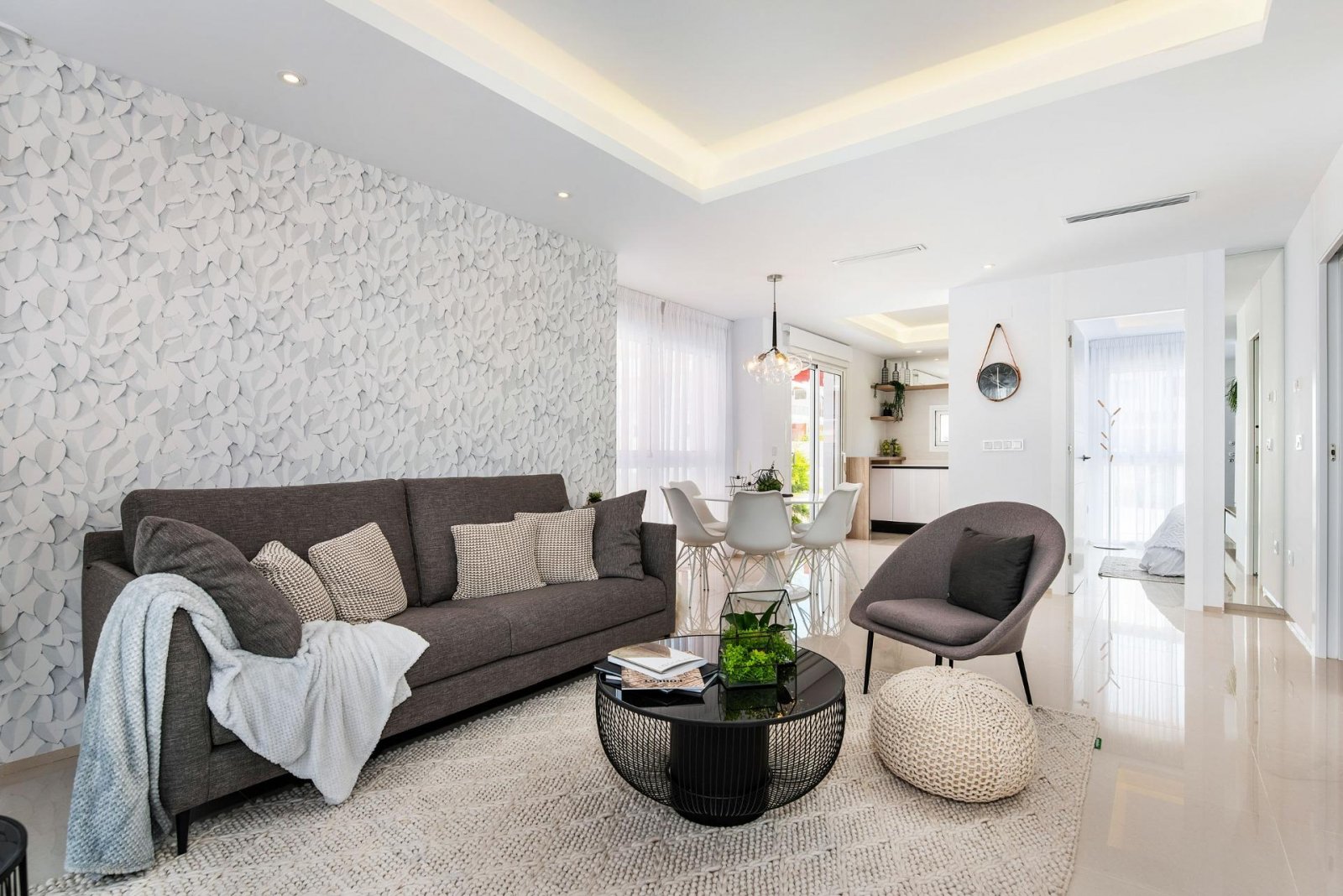 NEU GEBAUTE WOHNANLAGE IN ROJALES
Neubau-Wohnanlage mit Bungalowwohnungen, Reihenhäusern und Doppelhaushälften in Rojales.
Moderne Neub