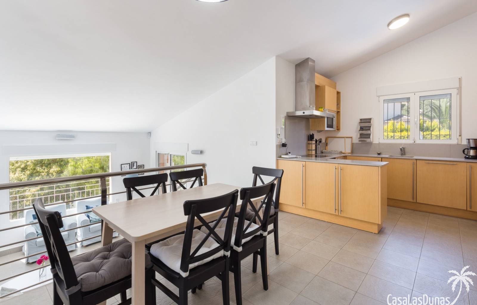 Diese wunderschöne Villa liegt auf der Südseite des Berges La Sella und ist ideal für diejenigen, die einen erholsamen und ruhigen Urlaub verbringen