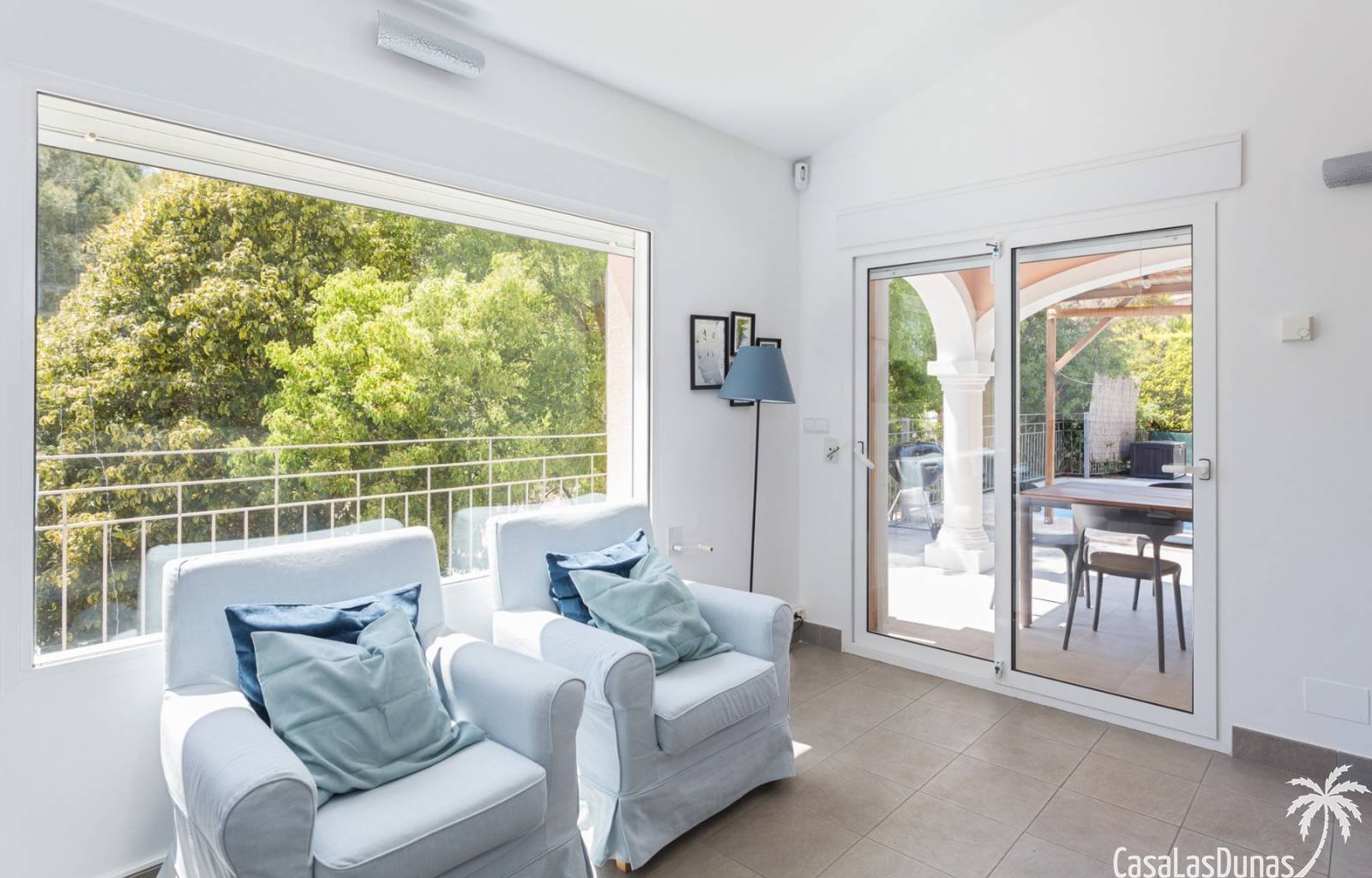 Diese wunderschöne Villa liegt auf der Südseite des Berges La Sella und ist ideal für diejenigen, die einen erholsamen und ruhigen Urlaub verbringen