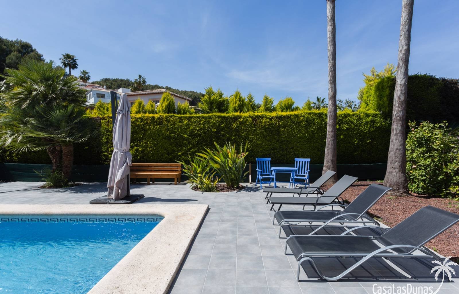 Diese wunderschöne Villa liegt auf der Südseite des Berges La Sella und ist ideal für diejenigen, die einen erholsamen und ruhigen Urlaub verbringen