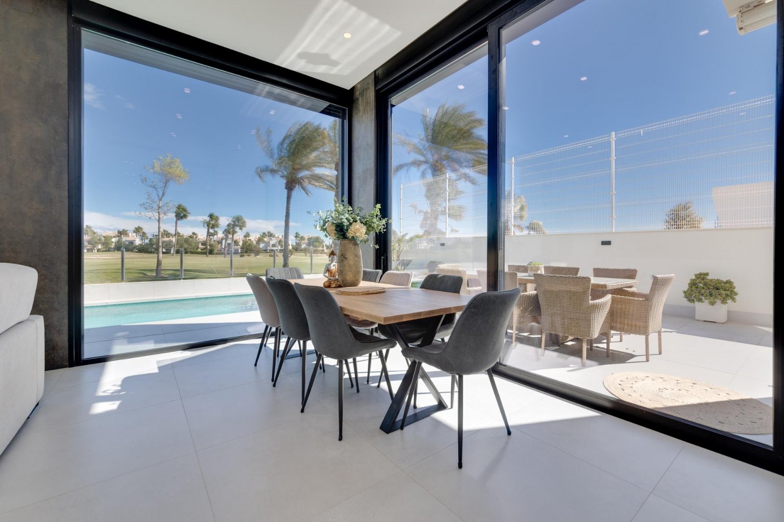 NEUBAU-VILLEN IN PILAR DE LA HORADADA AM GOLFPLATZ
Neubau einer Wohnanlage mit 6 freistehenden Villen in Pilar de la Horadada.
New Buil