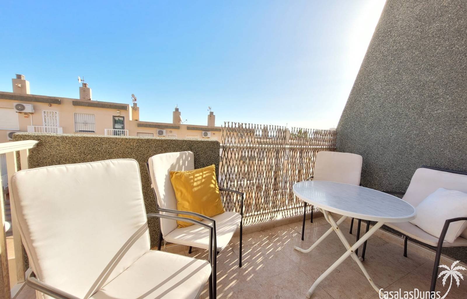 Dieses Ferienhaus im belebten Küstenort La Mata ist ein idealer Ausgangspunkt für einen erholsamen Urlaub. Mit seiner traditionellen spanischen Dekor