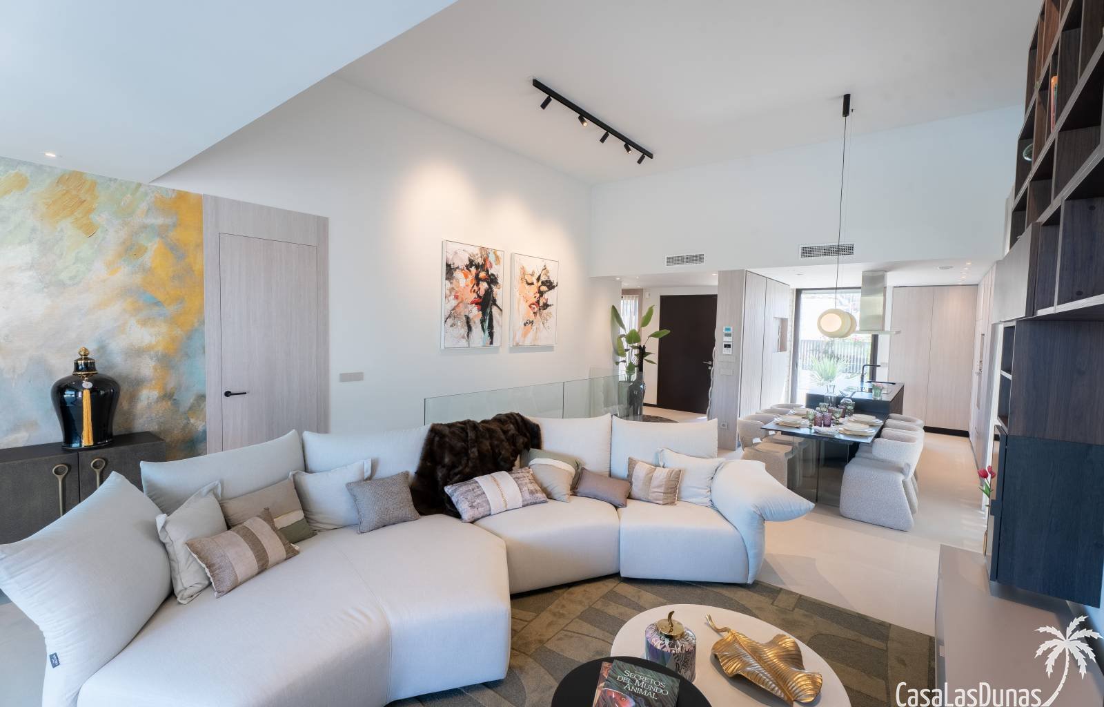Diese exklusiven Villen sind ein wahrer Traum für Golfliebhaber. Diese luxuriösen Einfamilienhäuser verfügen über 3 Schlafzimmer und 3 Badezimmer und