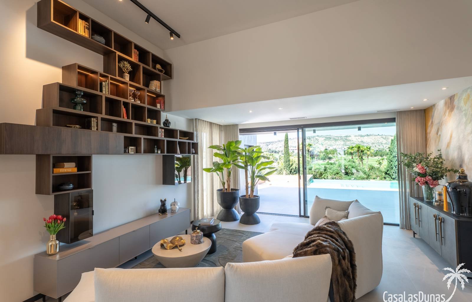 Diese exklusiven Villen sind ein wahrer Traum für Golfliebhaber. Diese luxuriösen Einfamilienhäuser verfügen über 3 Schlafzimmer und 3 Badezimmer und