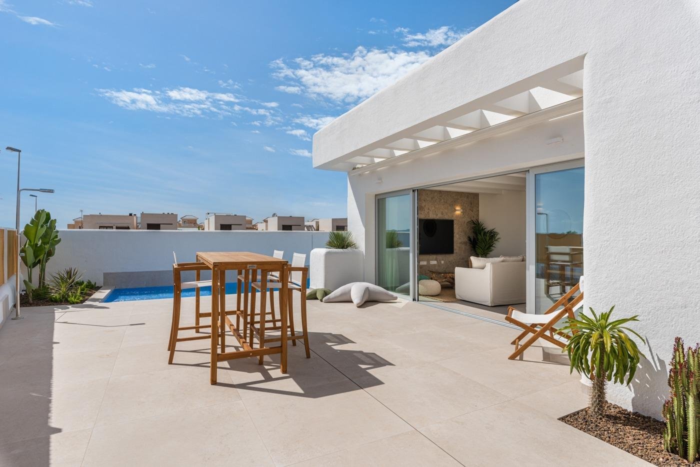 NEU GEBAUTE VILLEN IN LOS ALCAZARES Neubau-Villen in Los Alcazares . Ibiza-Stil New Build Villen auf einem unabhängigen Grundstück mit Te