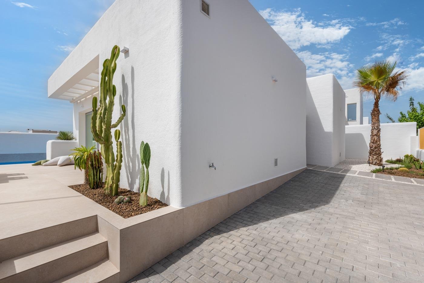 NEU GEBAUTE VILLEN IN LOS ALCAZARES Neubau-Villen in Los Alcazares . Ibiza-Stil New Build Villen auf einem unabhängigen Grundstück mit Te