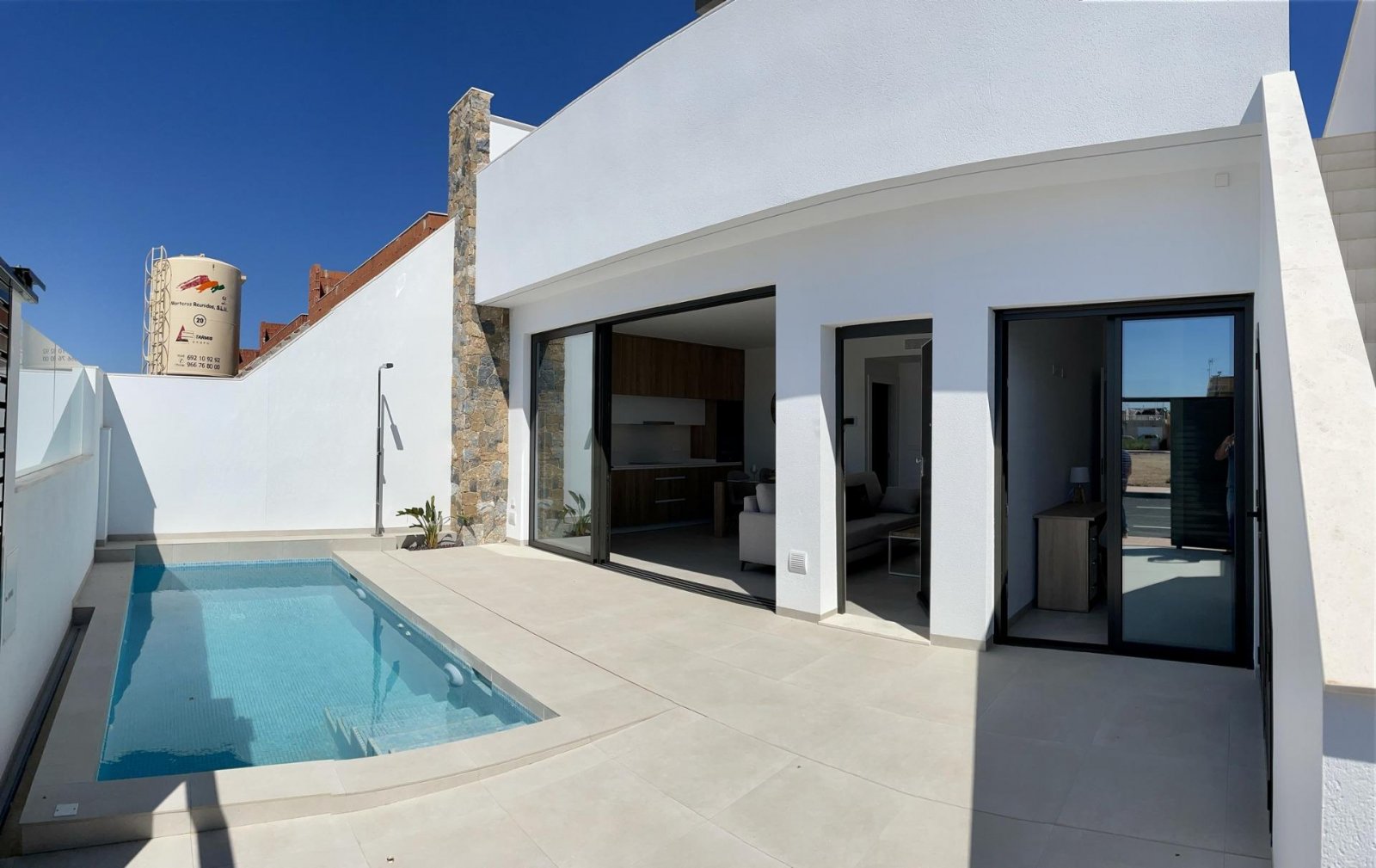NEUBAU STADTHÄUSER IN LOS ALCAZARES Neubau von Villen und Stadthäusern in Serena Golf, Los Alcazares. Moderne Stadthäuser mit 3 Schlafzim