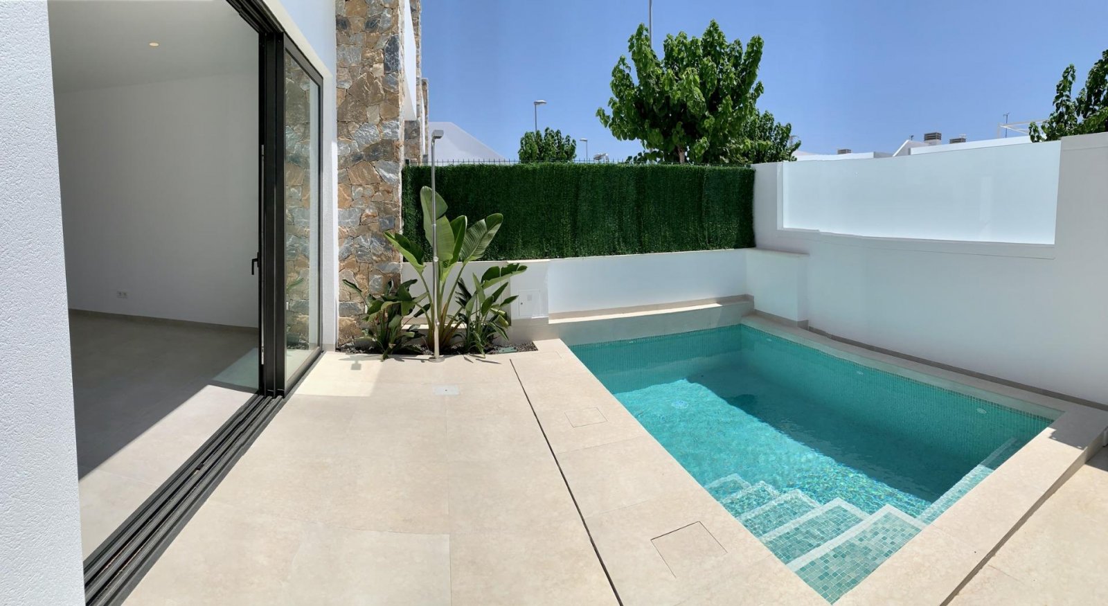NEUBAU STADTHÄUSER IN LOS ALCAZARES Neubau von Villen und Stadthäusern in Serena Golf, Los Alcazares. Moderne Stadthäuser mit 3 Schlafzim