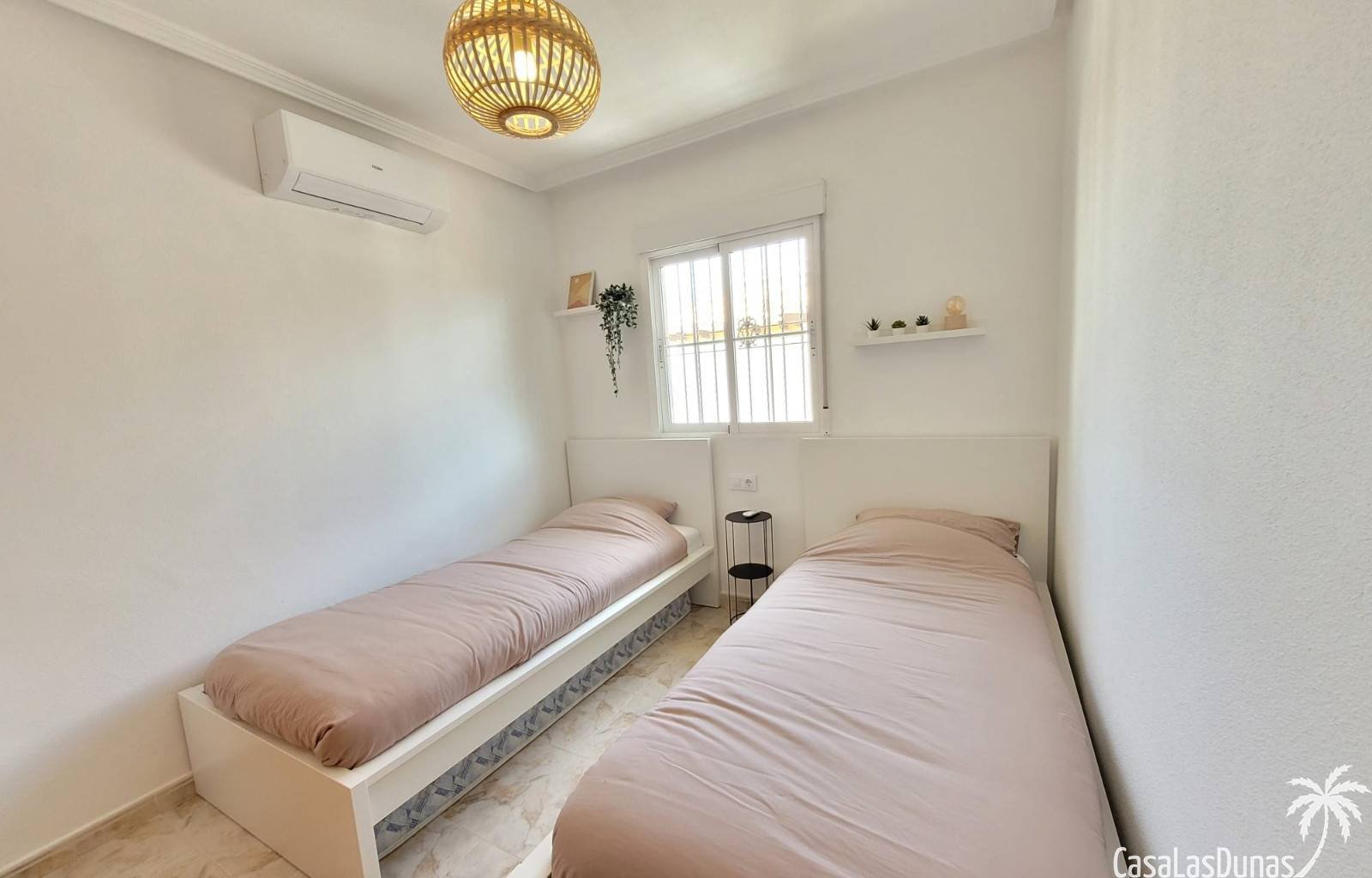 Zu vermieten: Wunderschönes Ferienhaus Casa Mare nur 400 Meter vom Strand entfernt
 Willkommen im Casa Mare – Ihrem Traumhaus in La Marina, El Pinet!