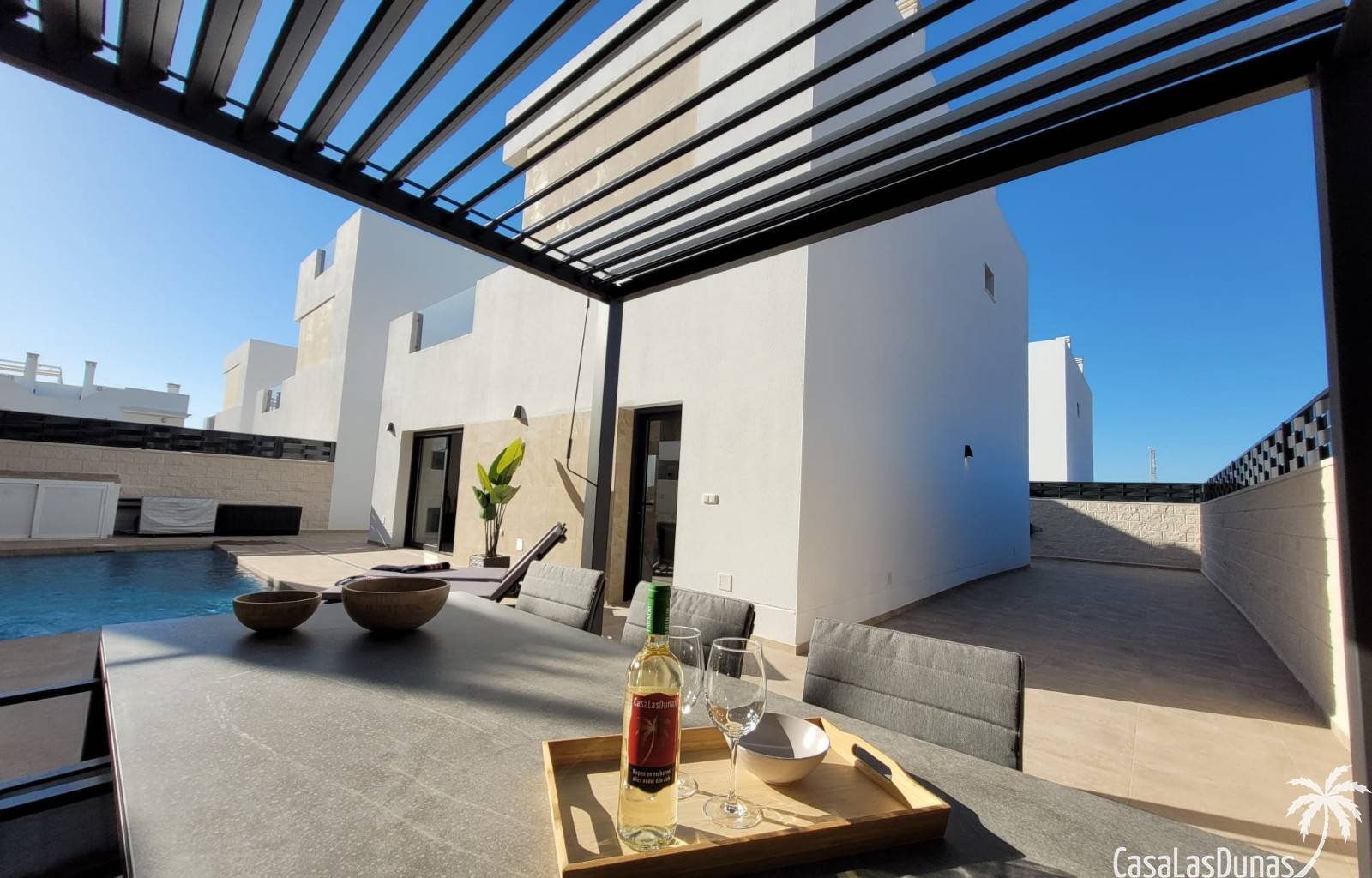Casa Tortuga ist das ideale Ziel für einen unbeschwerten Urlaub in der sonnigen Stadt Ciudad Quesada, Rojales. Diese moderne und geschmackvoll einger
